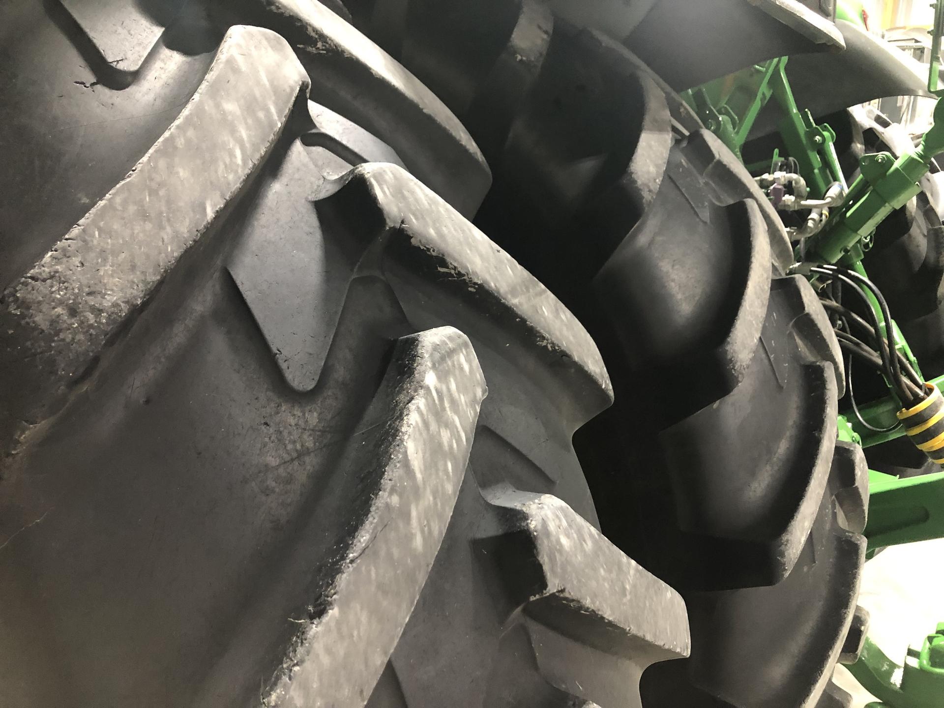 2016 John Deere 8320R Image
