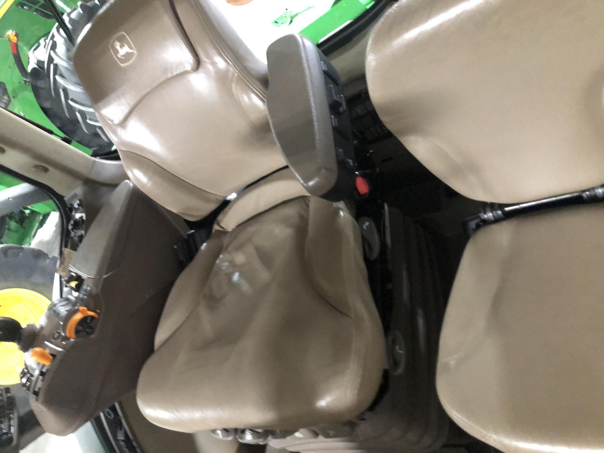 2016 John Deere 8320R Image