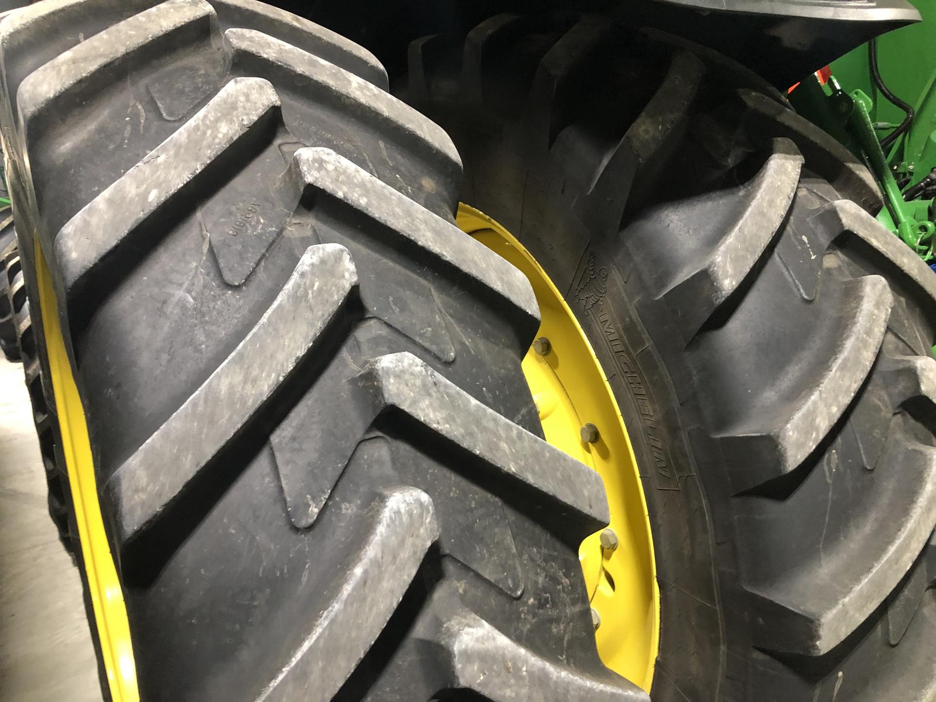 2016 John Deere 8320R Image