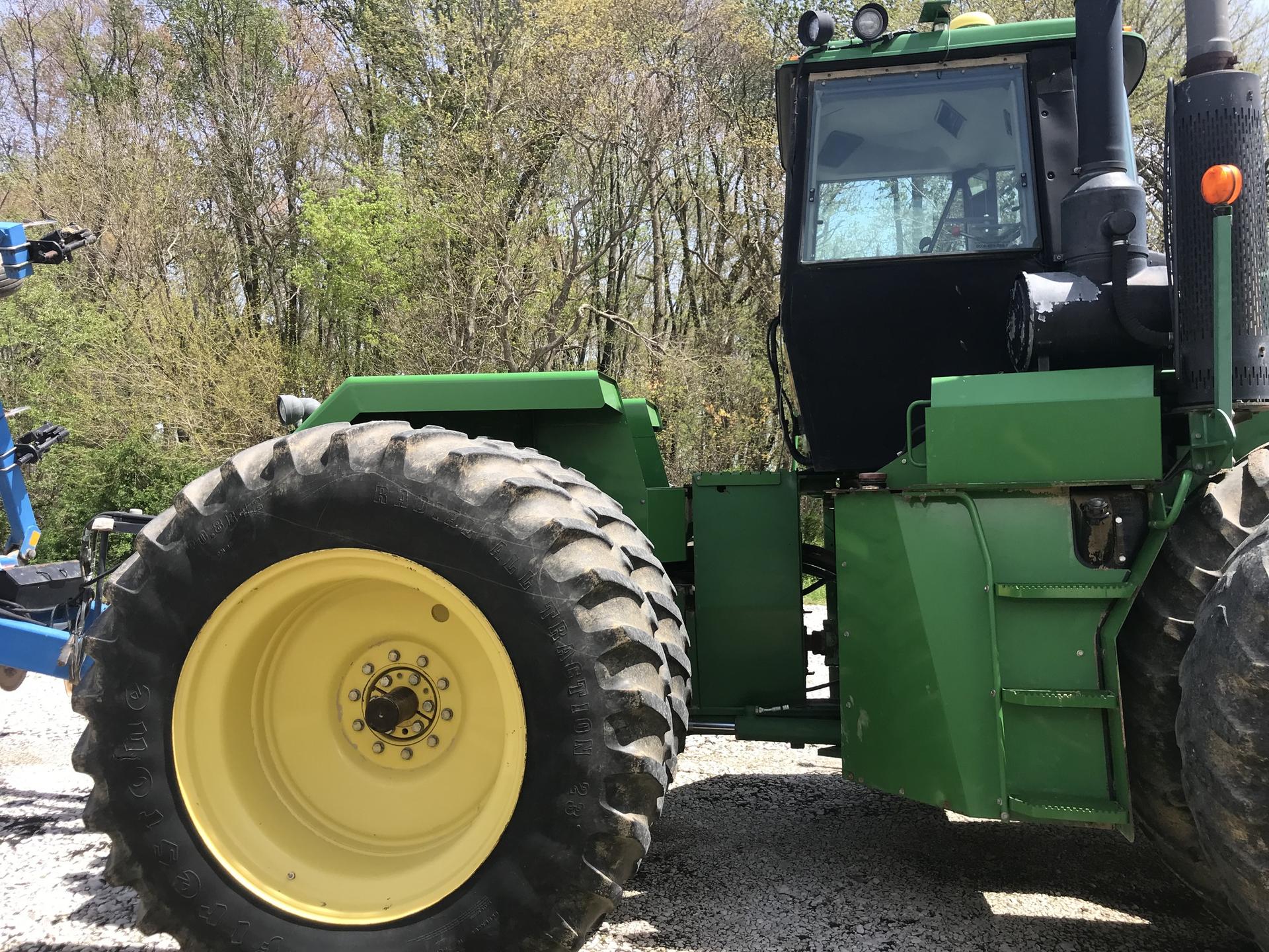 1992 John Deere 8960 Image