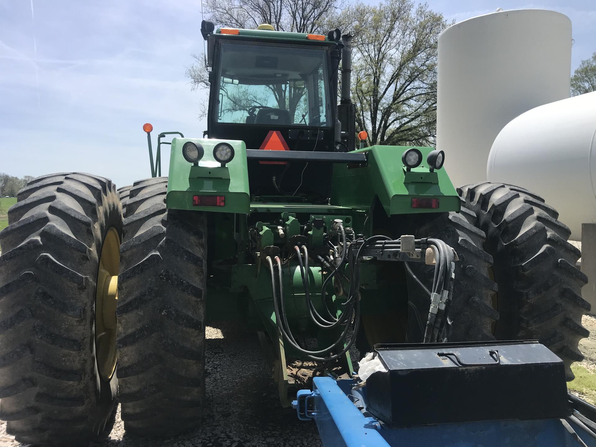 1992 John Deere 8960 Image