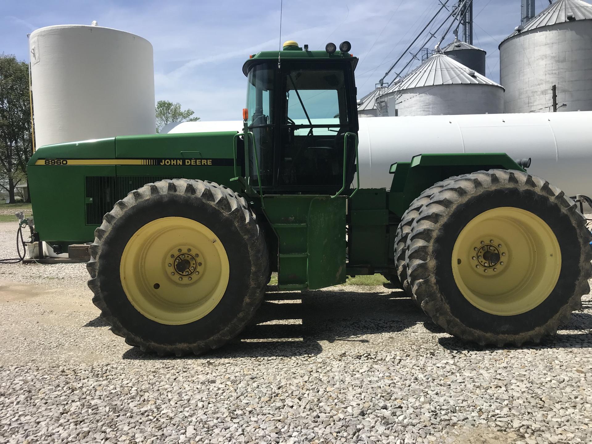 1992 John Deere 8960 Image