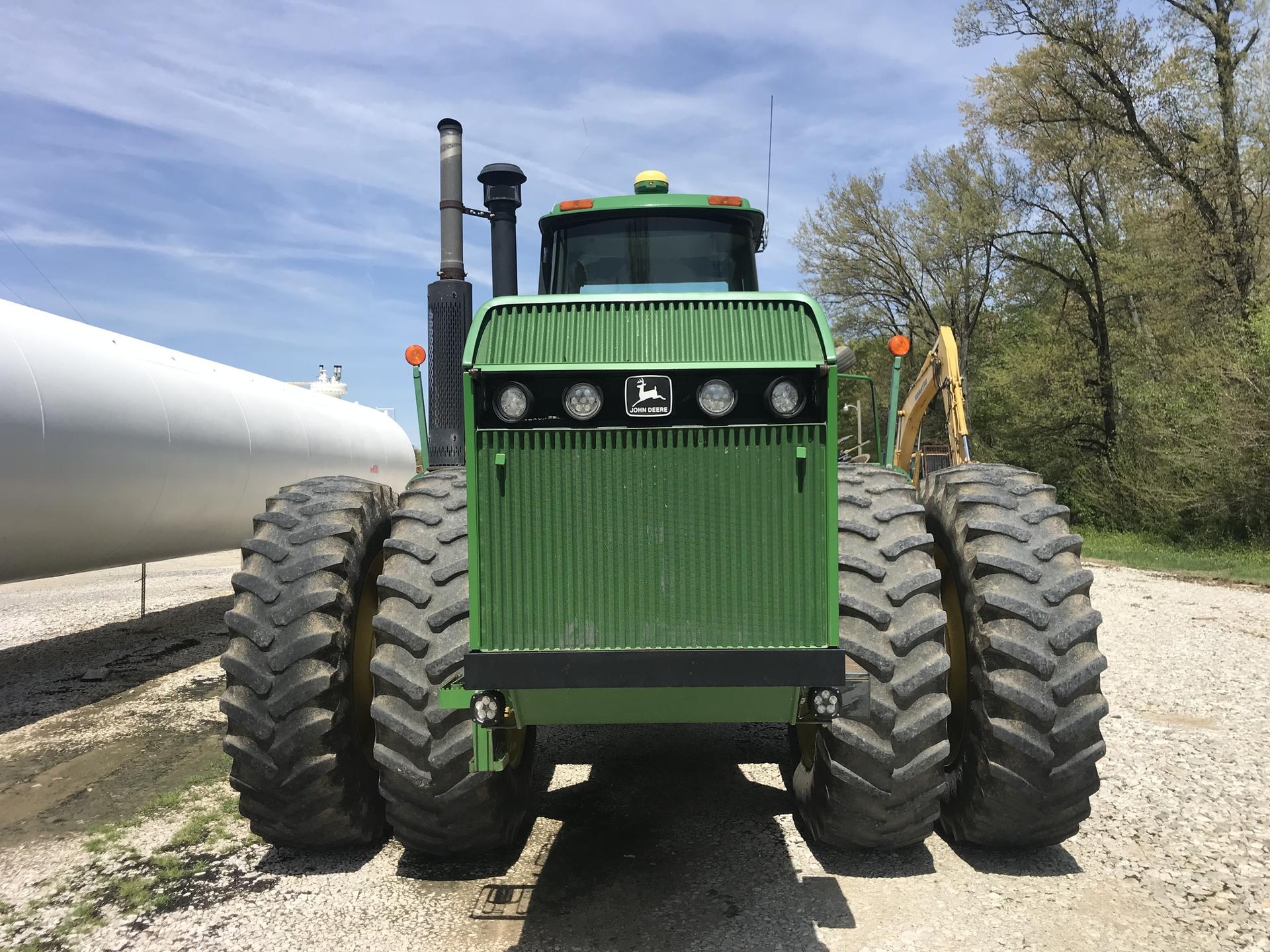 1992 John Deere 8960 Image