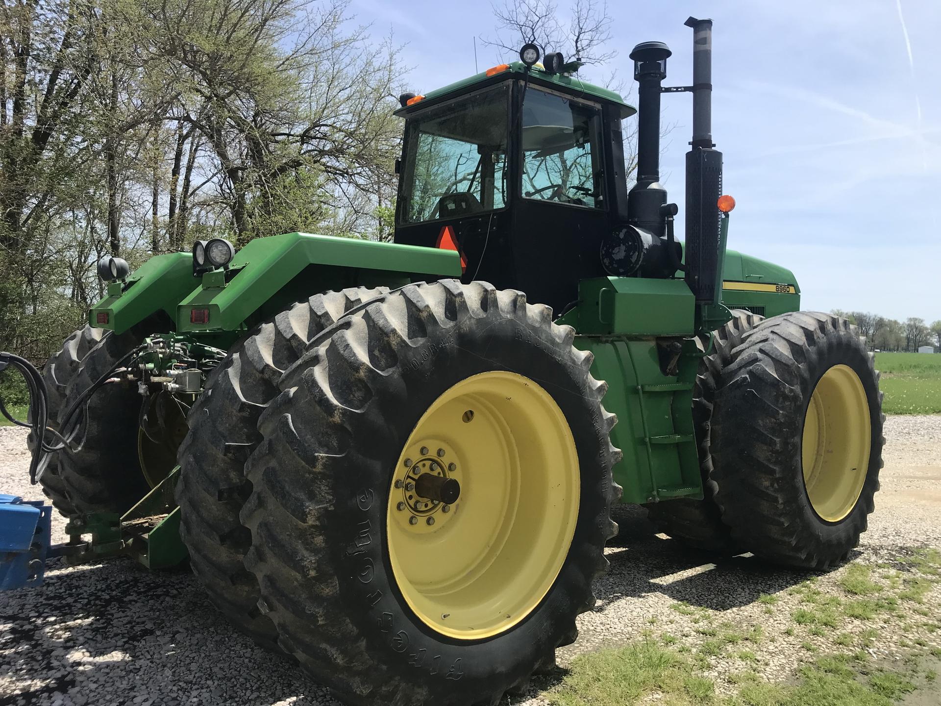1992 John Deere 8960 Image