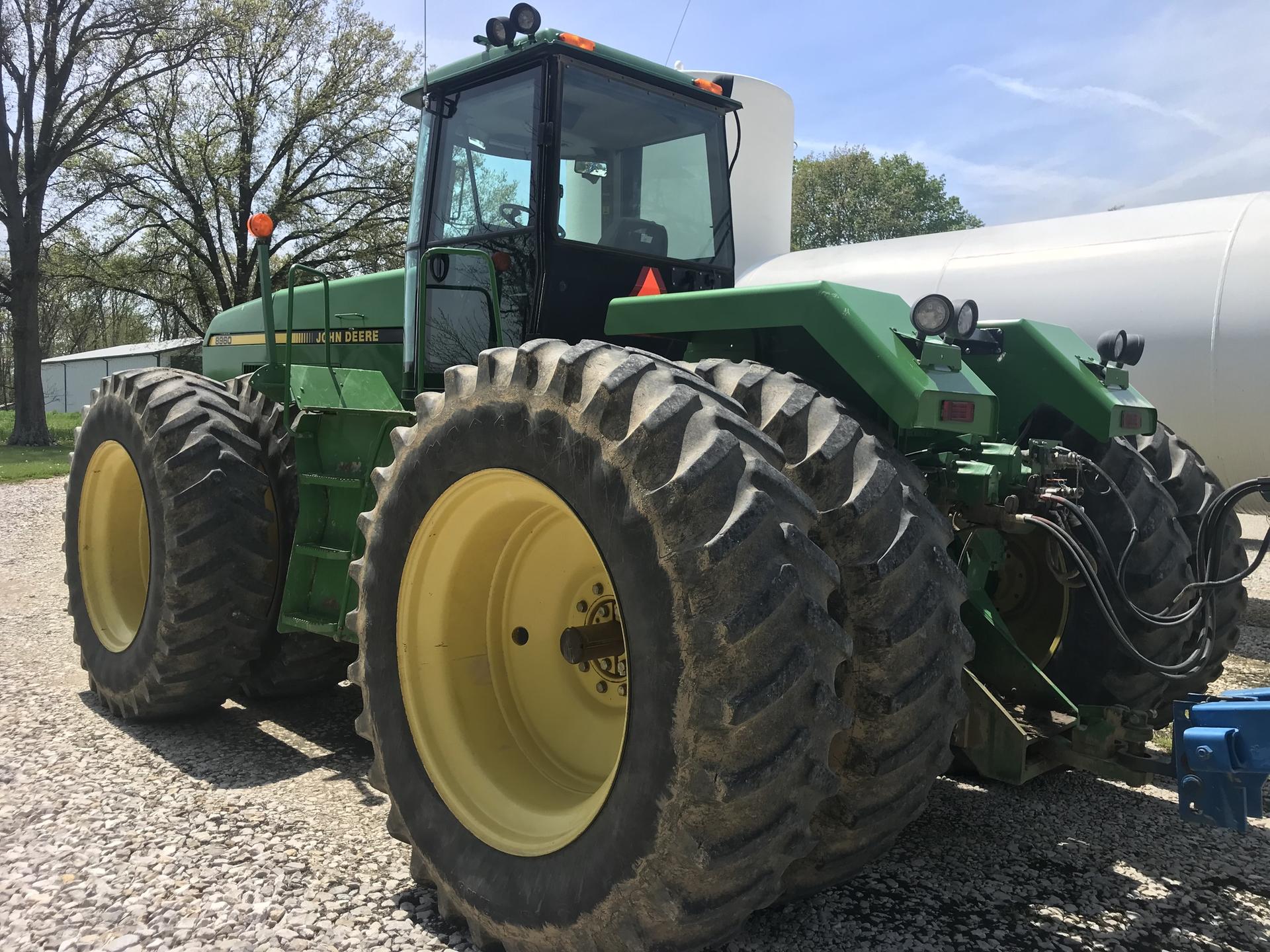 1992 John Deere 8960 Image