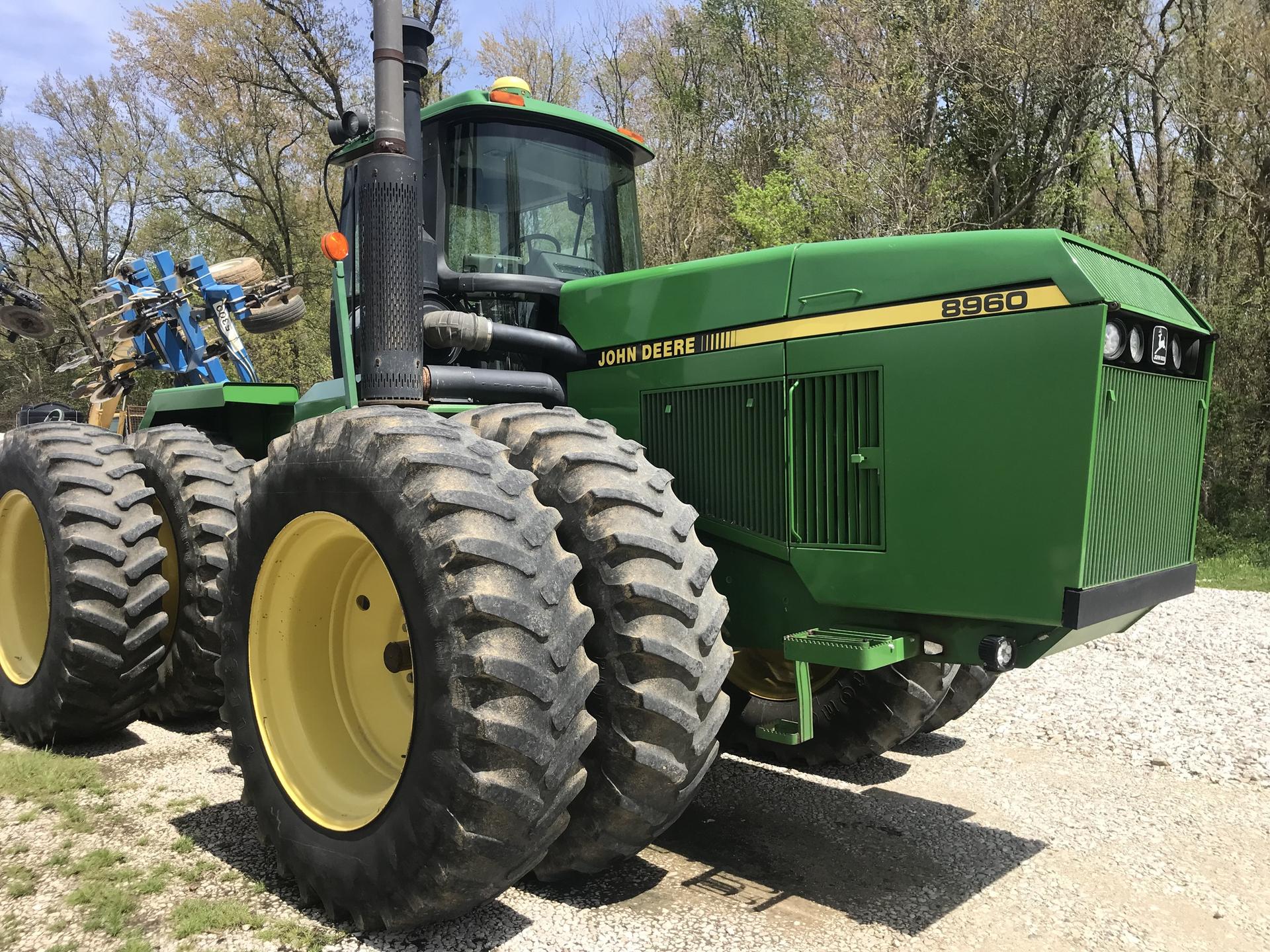 1992 John Deere 8960 Image