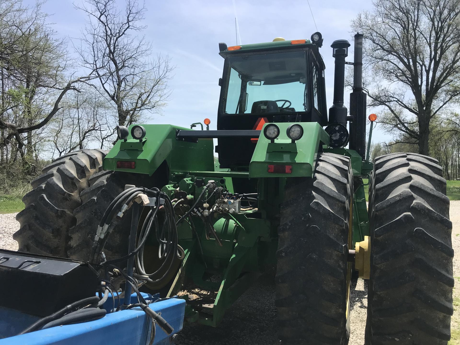 1992 John Deere 8960 Image