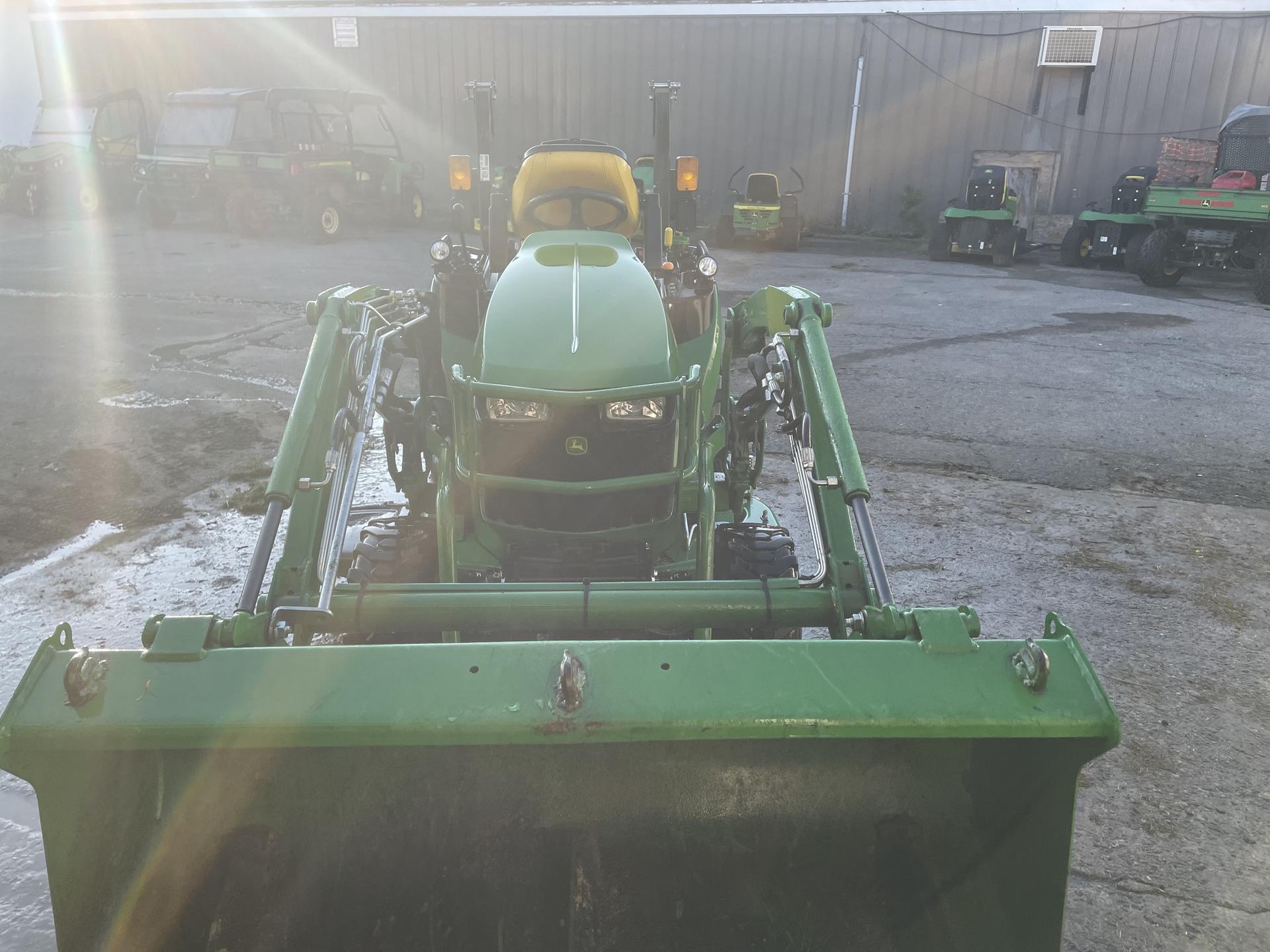 2022 John Deere 2025R Image