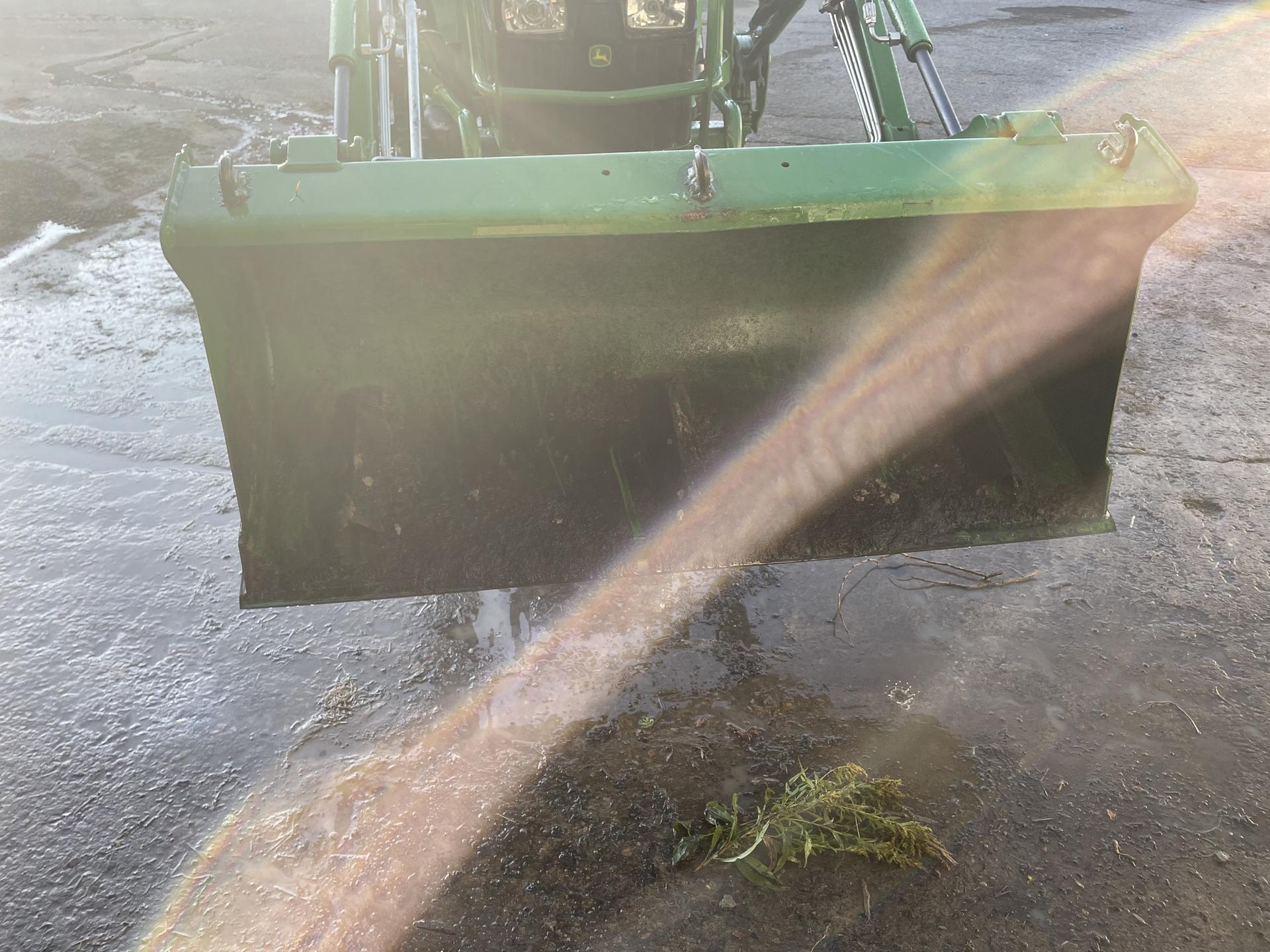 2022 John Deere 2025R Image