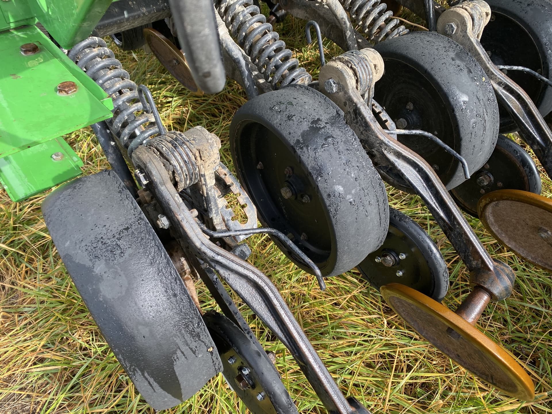 2004 John Deere 1590 Image