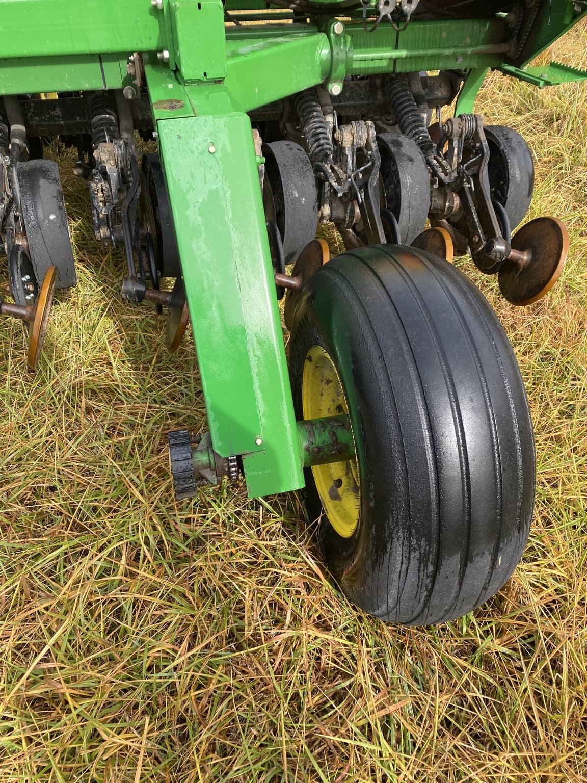 2004 John Deere 1590 Image
