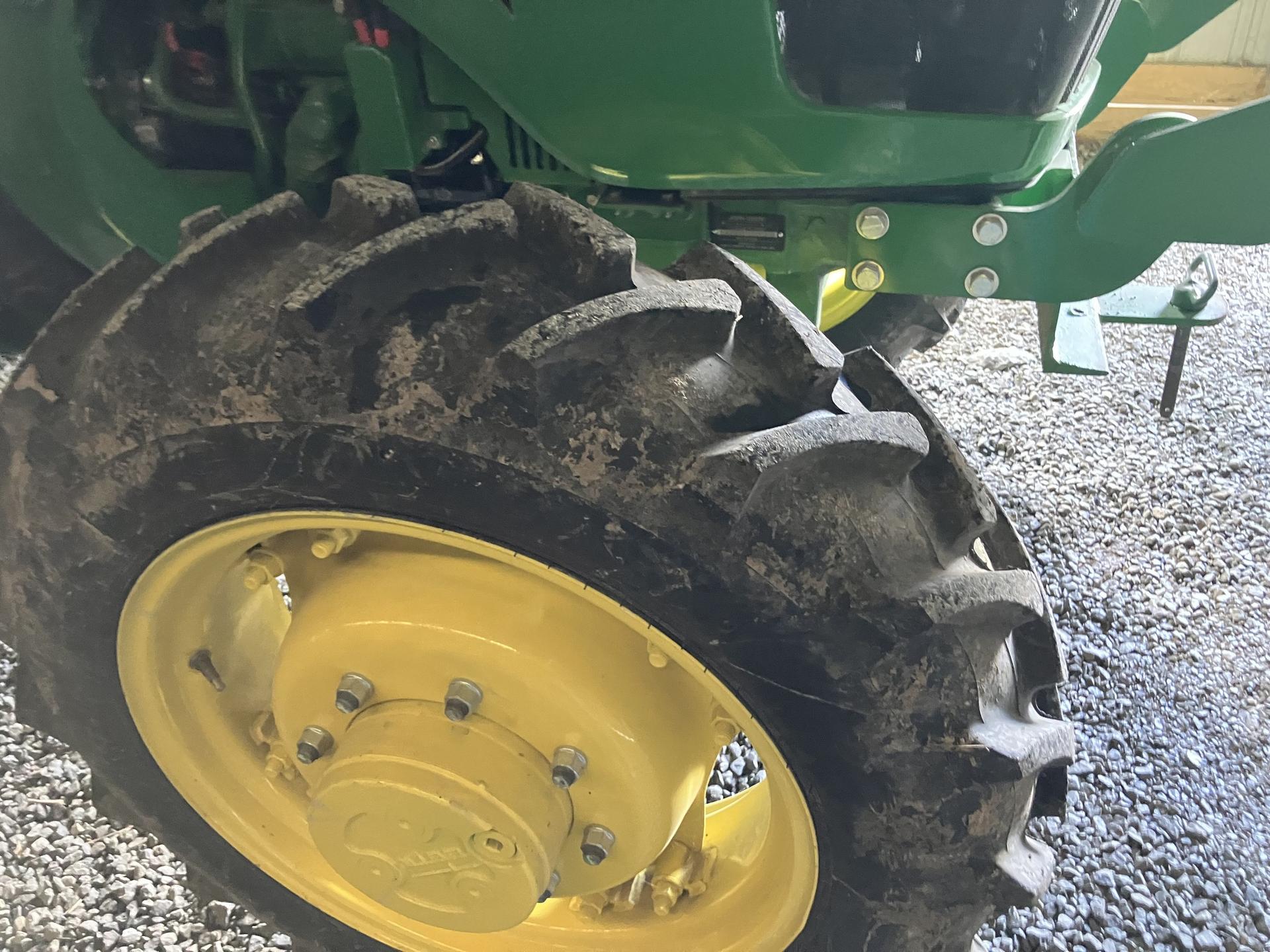 2022 John Deere 5055E Image