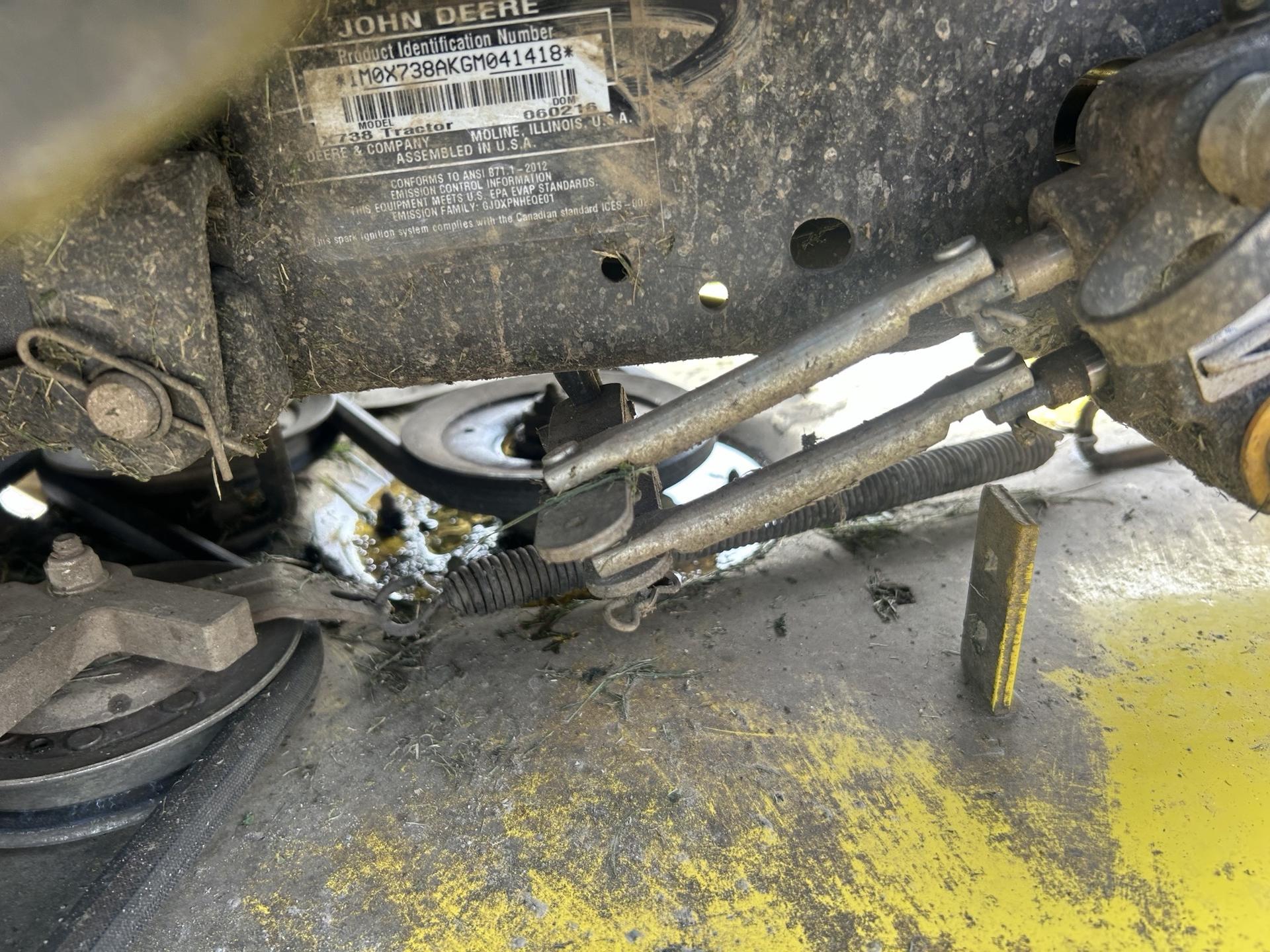 2016 John Deere X738 Image