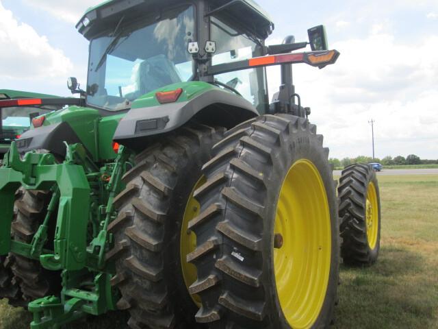 2023 John Deere 8R 340 Image