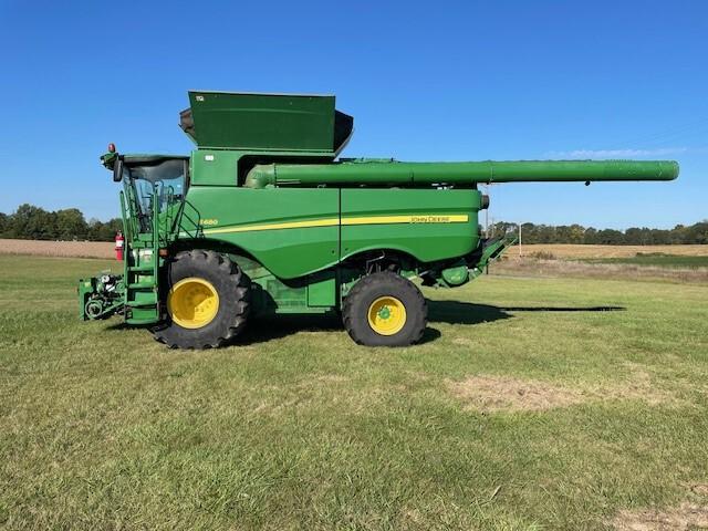 2014 John Deere S680 Image