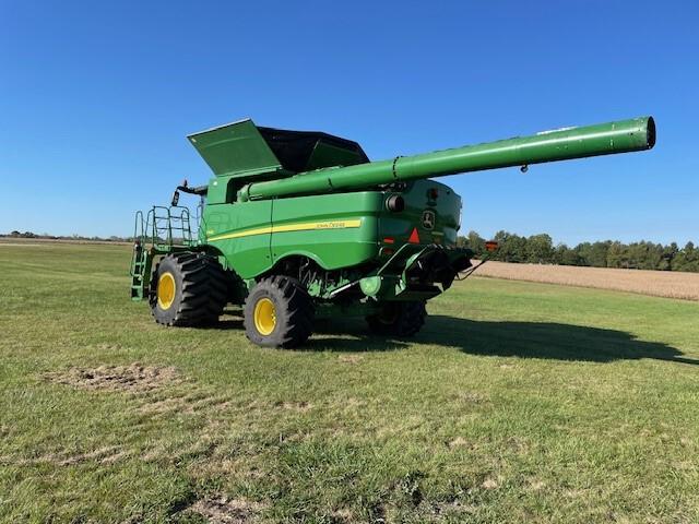 2014 John Deere S680 Image