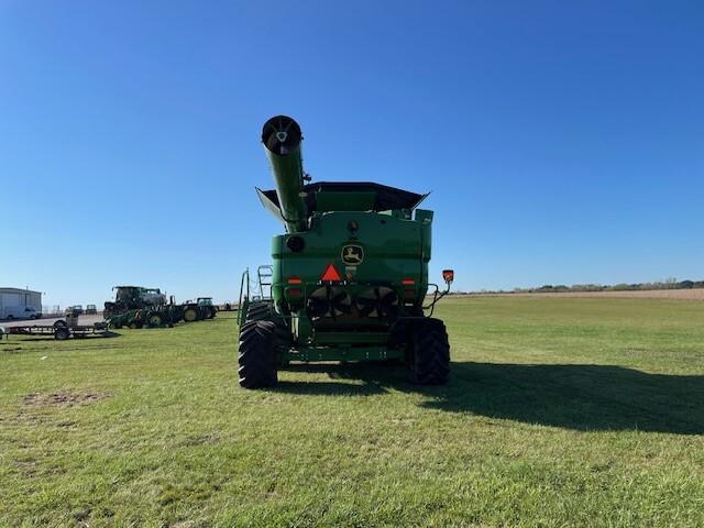 2014 John Deere S680 Image