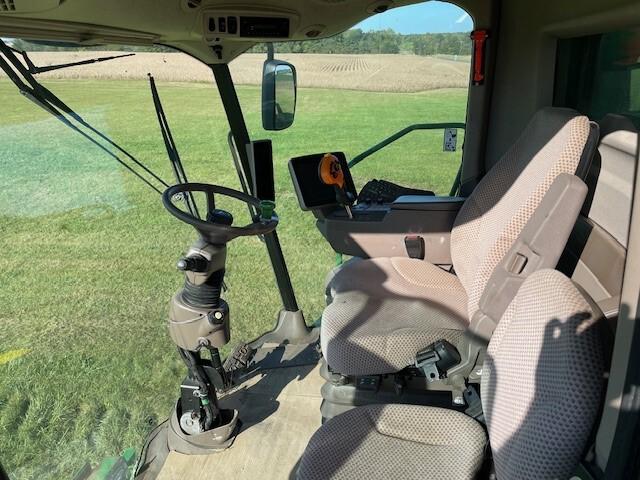 2014 John Deere S680 Image
