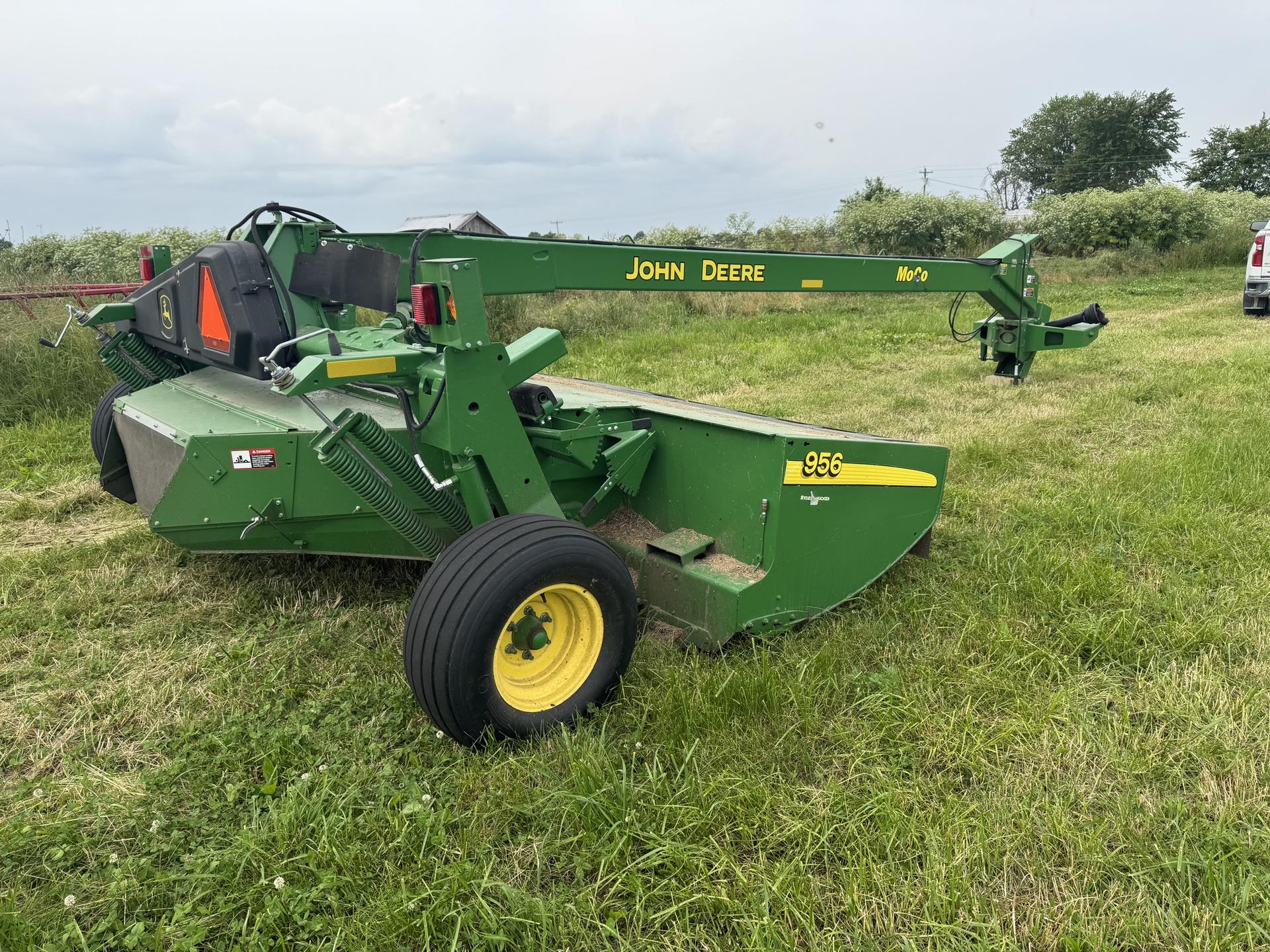 2015 John Deere 956 Image