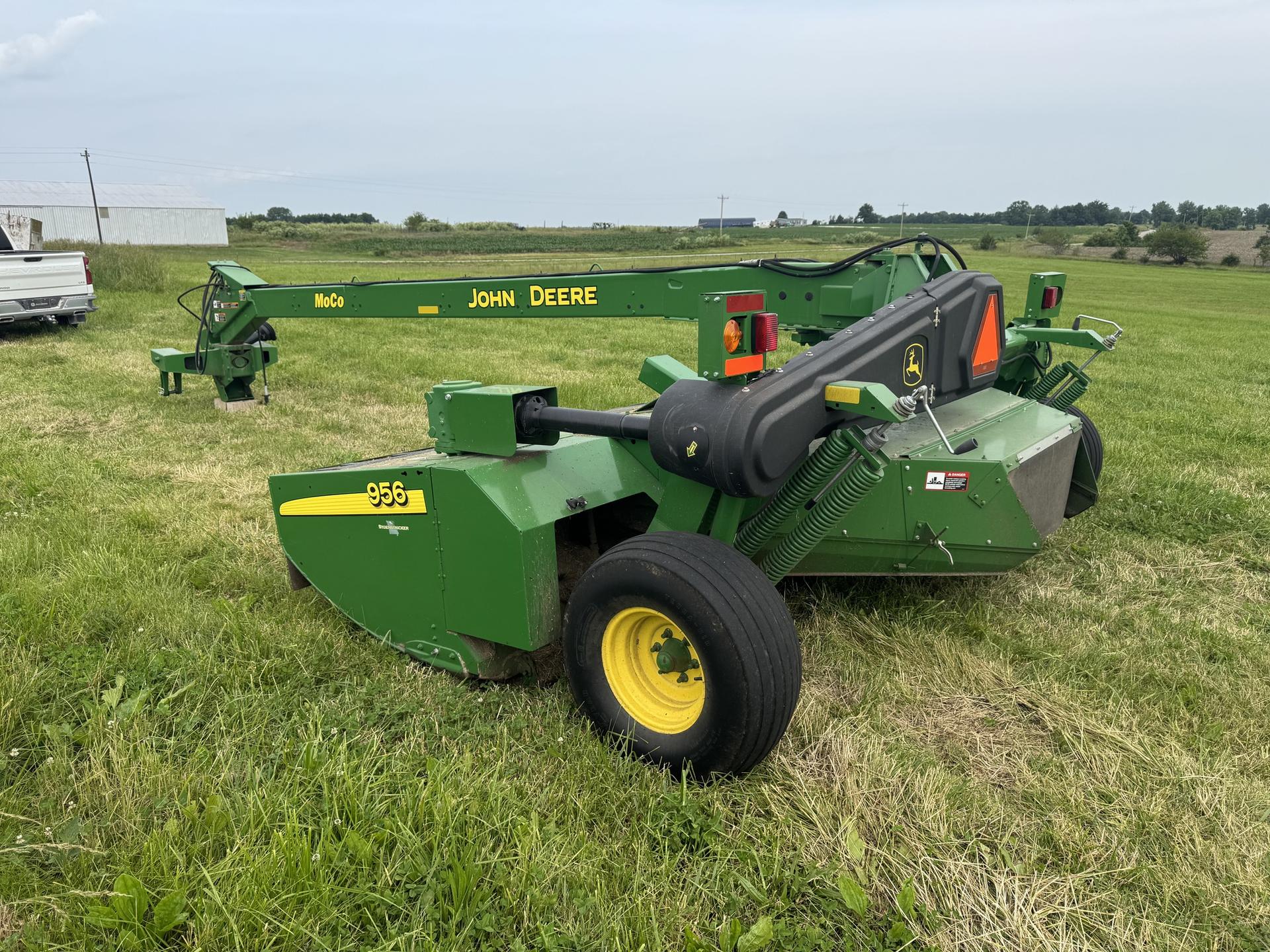 2015 John Deere 956 Image