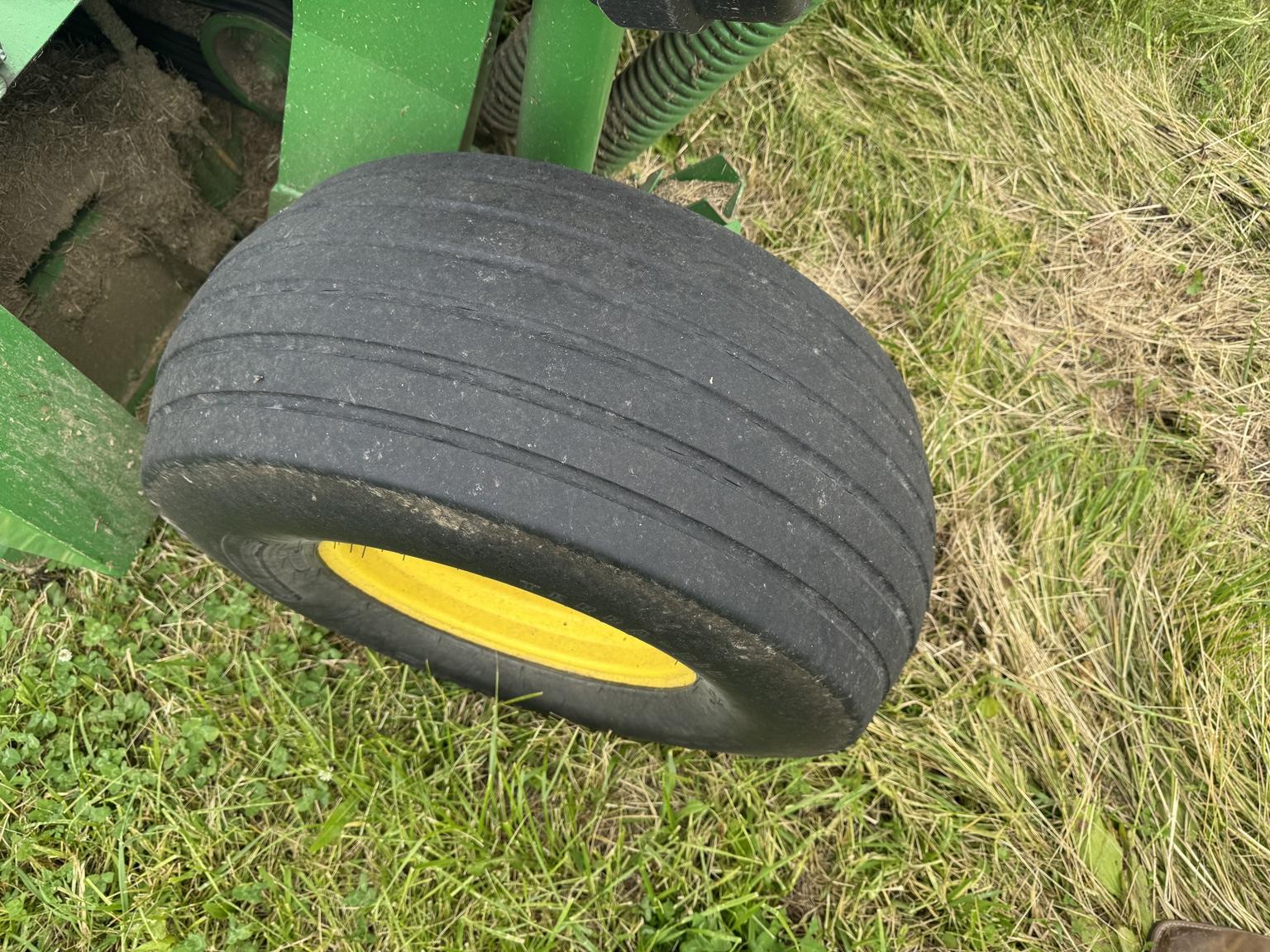 2015 John Deere 956 Image