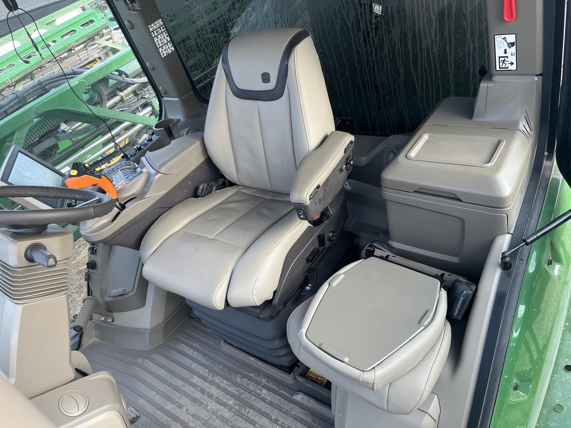 2023 John Deere 412R Image