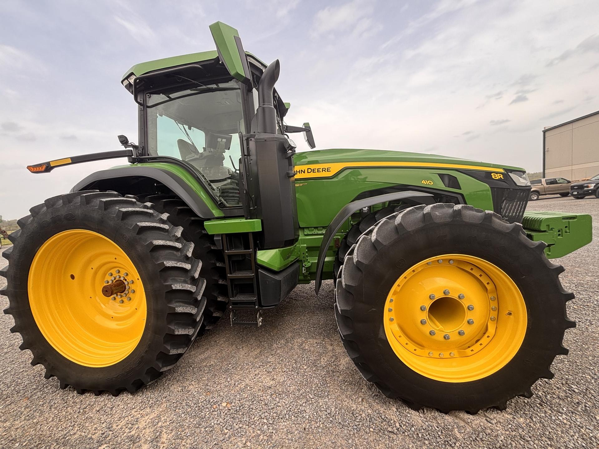 2024 John Deere 8R 410 Image