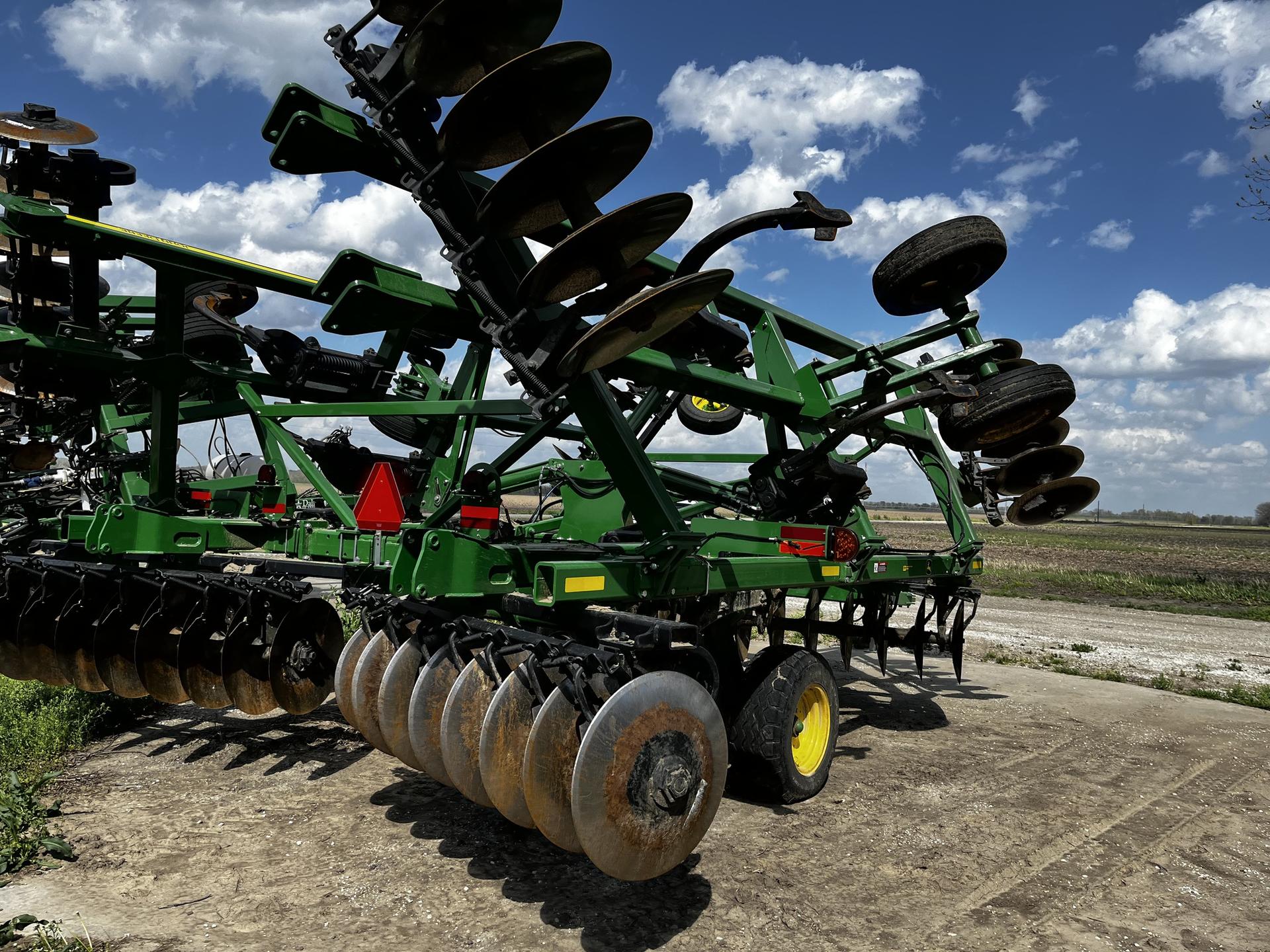 2022 John Deere 2720 Image