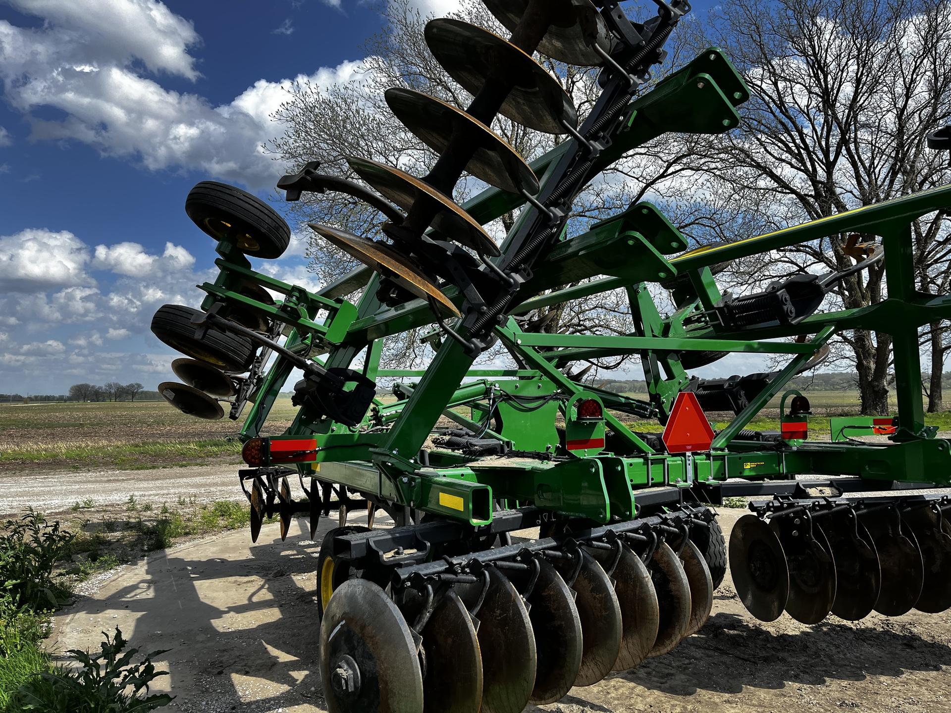 2022 John Deere 2720 Image