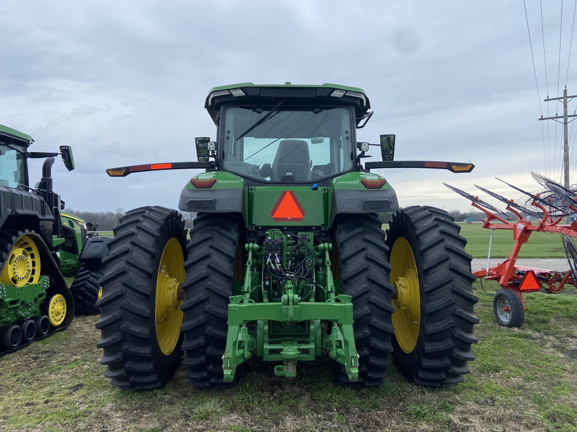2024 John Deere 8R 250 Image