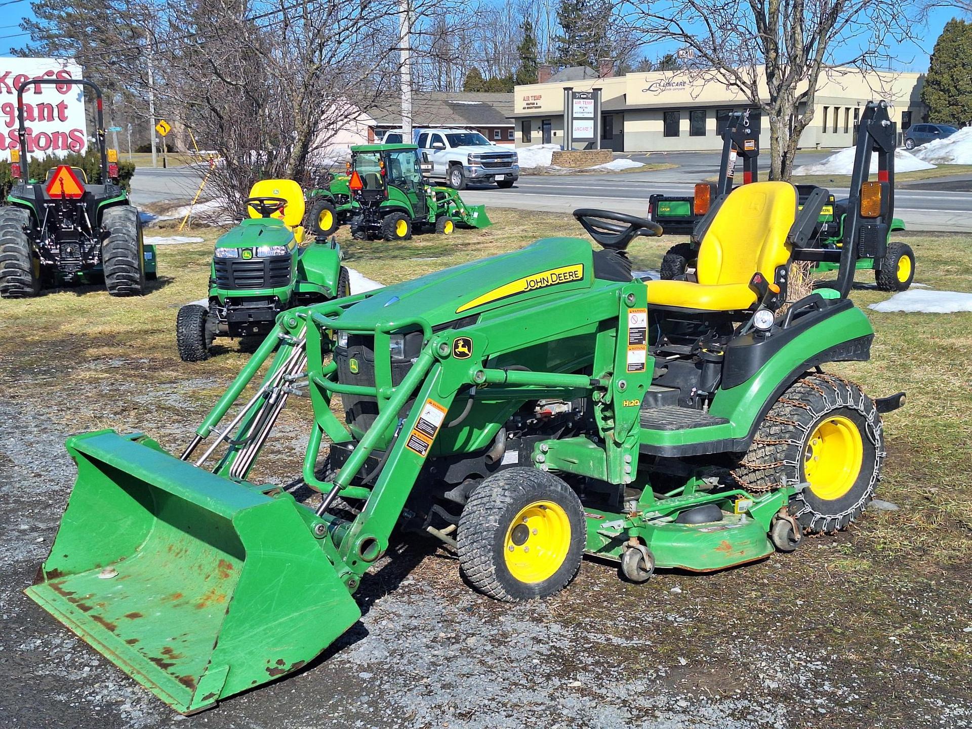 2016 John Deere 1025R Image