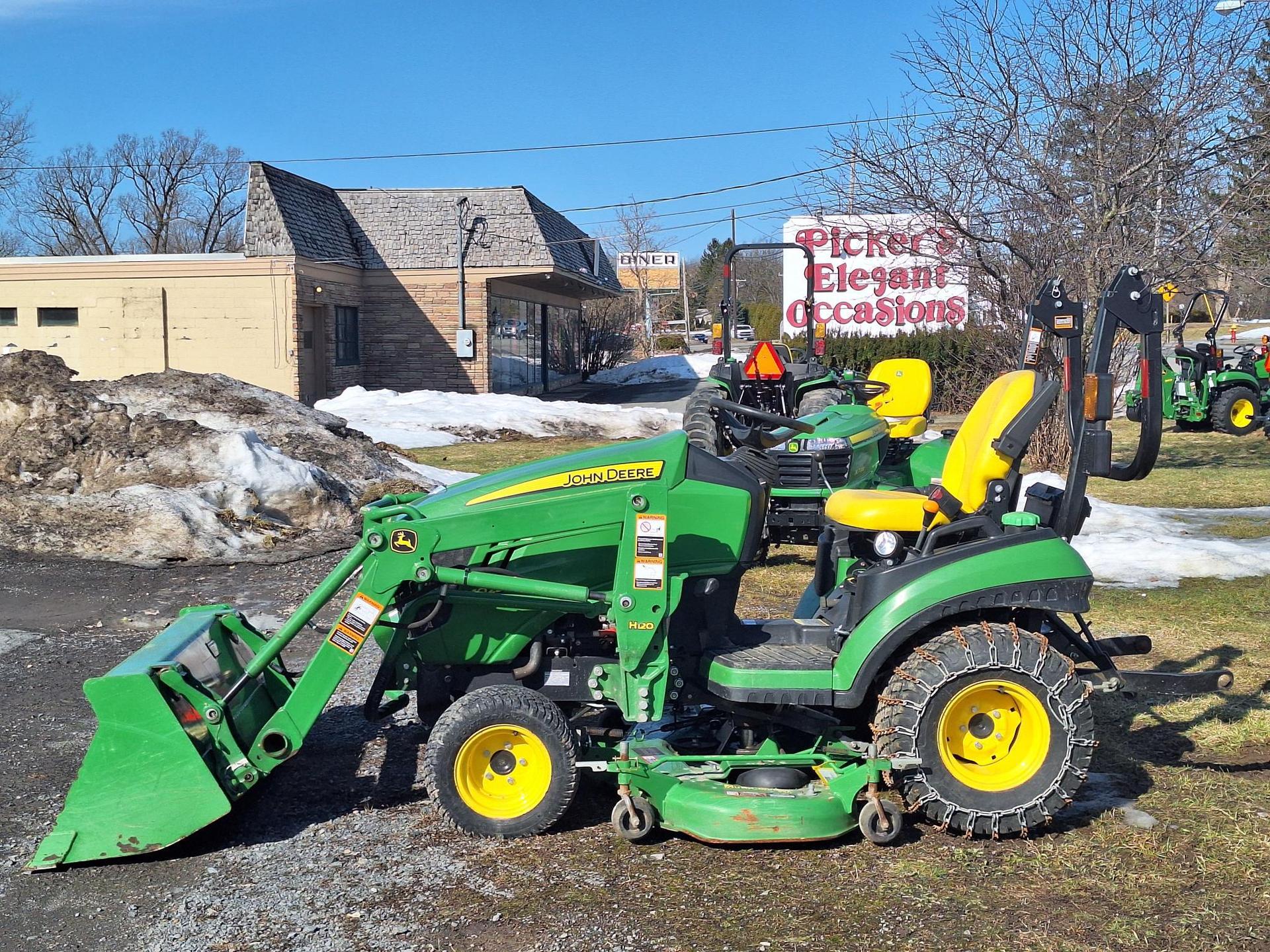 2016 John Deere 1025R Image