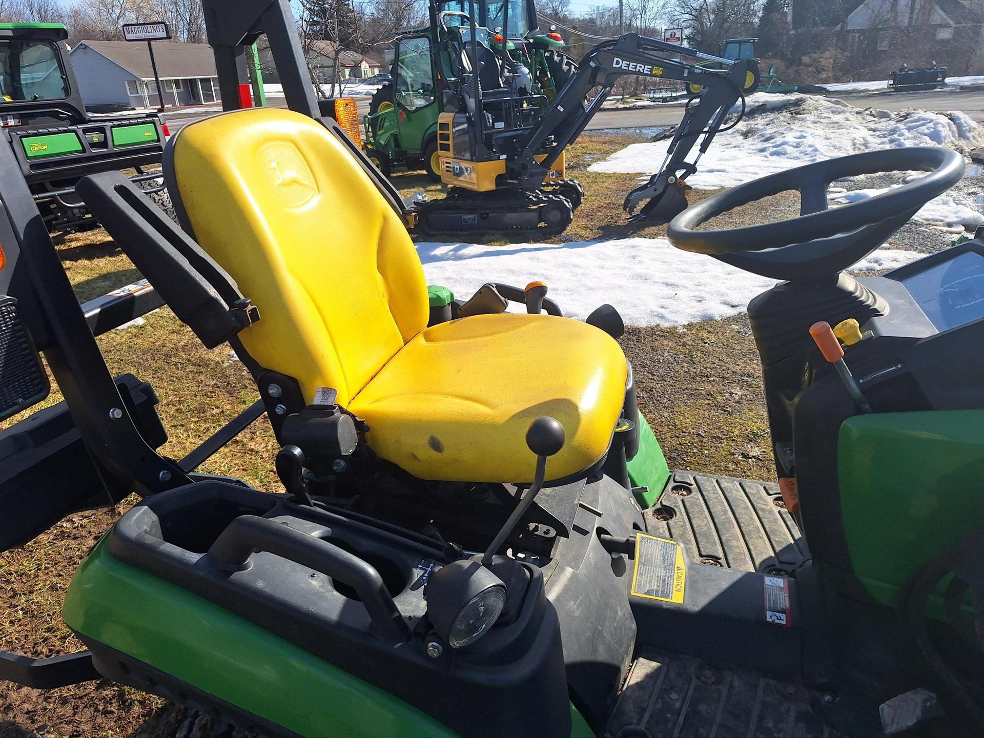 2016 John Deere 1025R Image