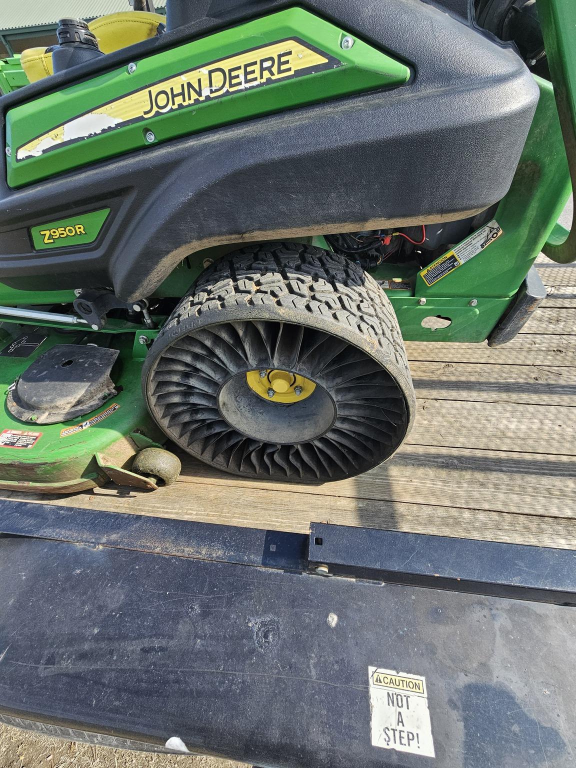 2022 John Deere Z950R Image