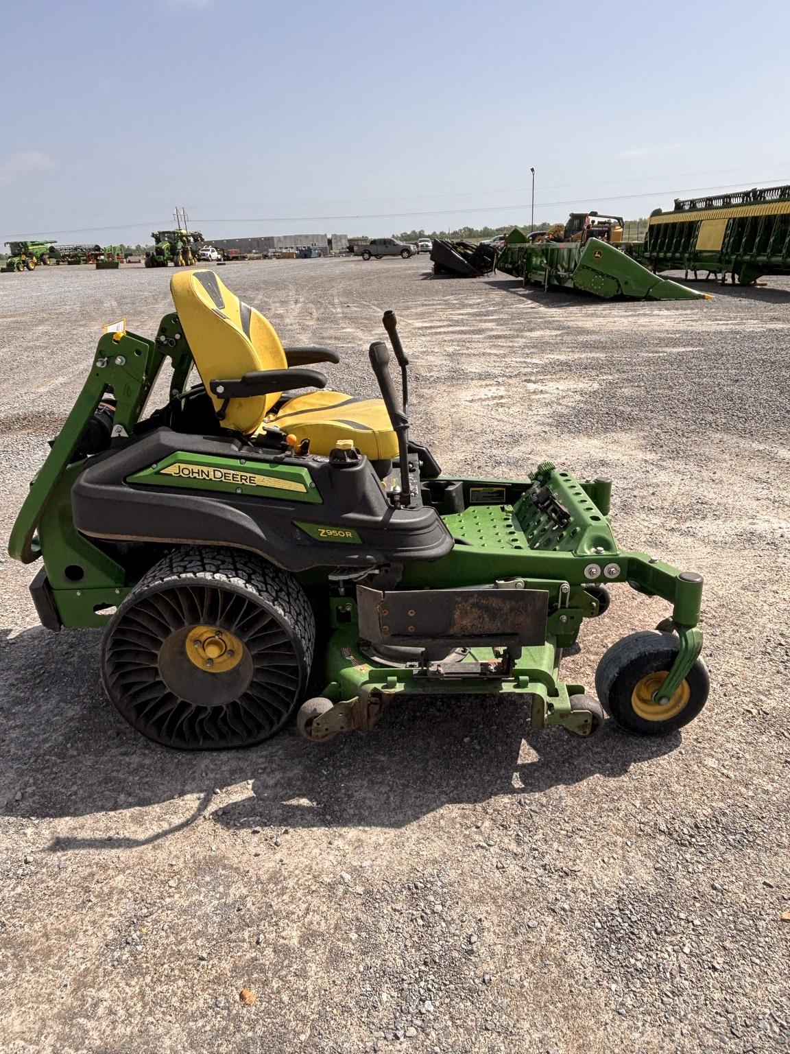 2022 John Deere Z950R Image