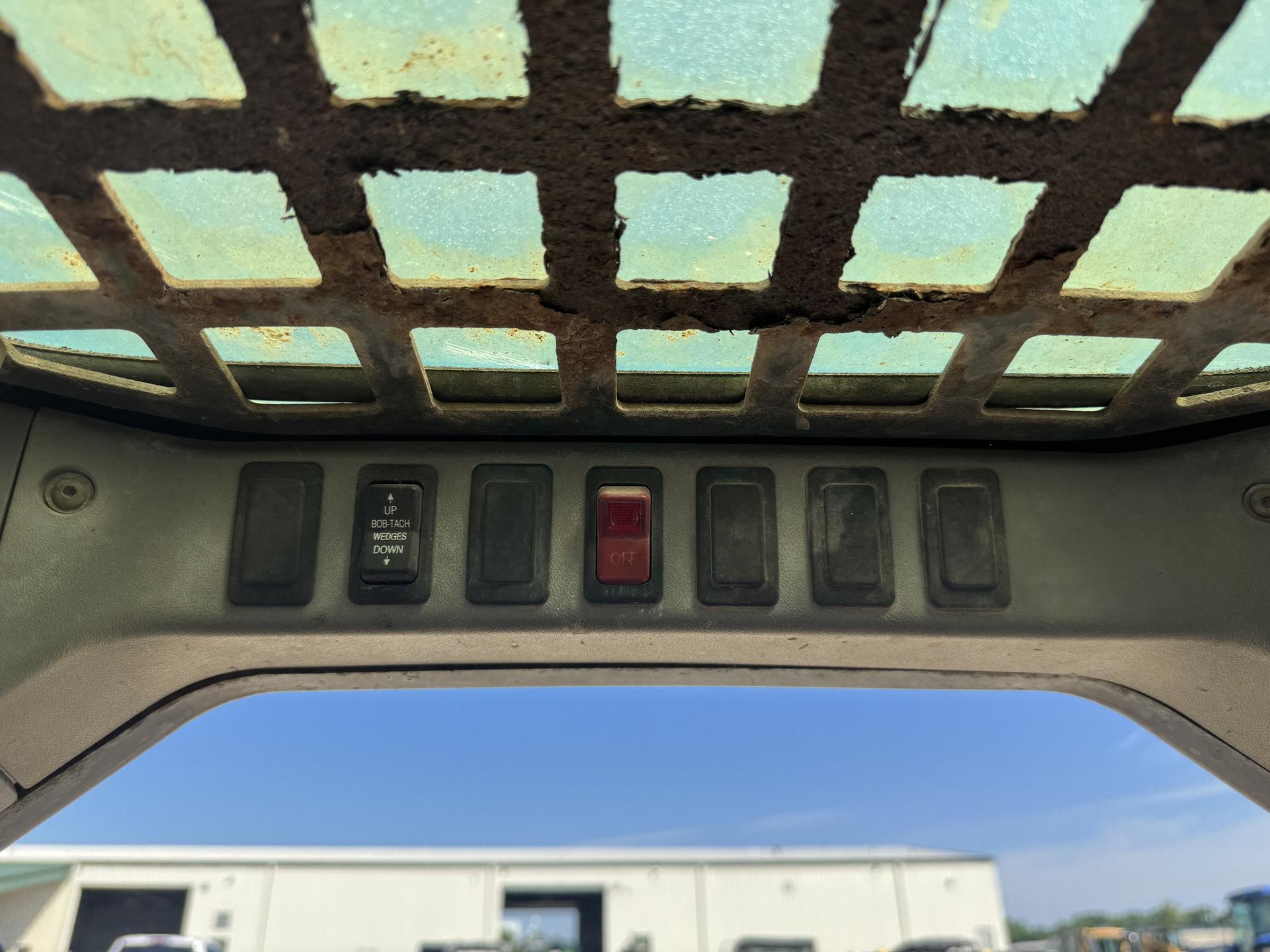 2004 Bobcat T190 Image