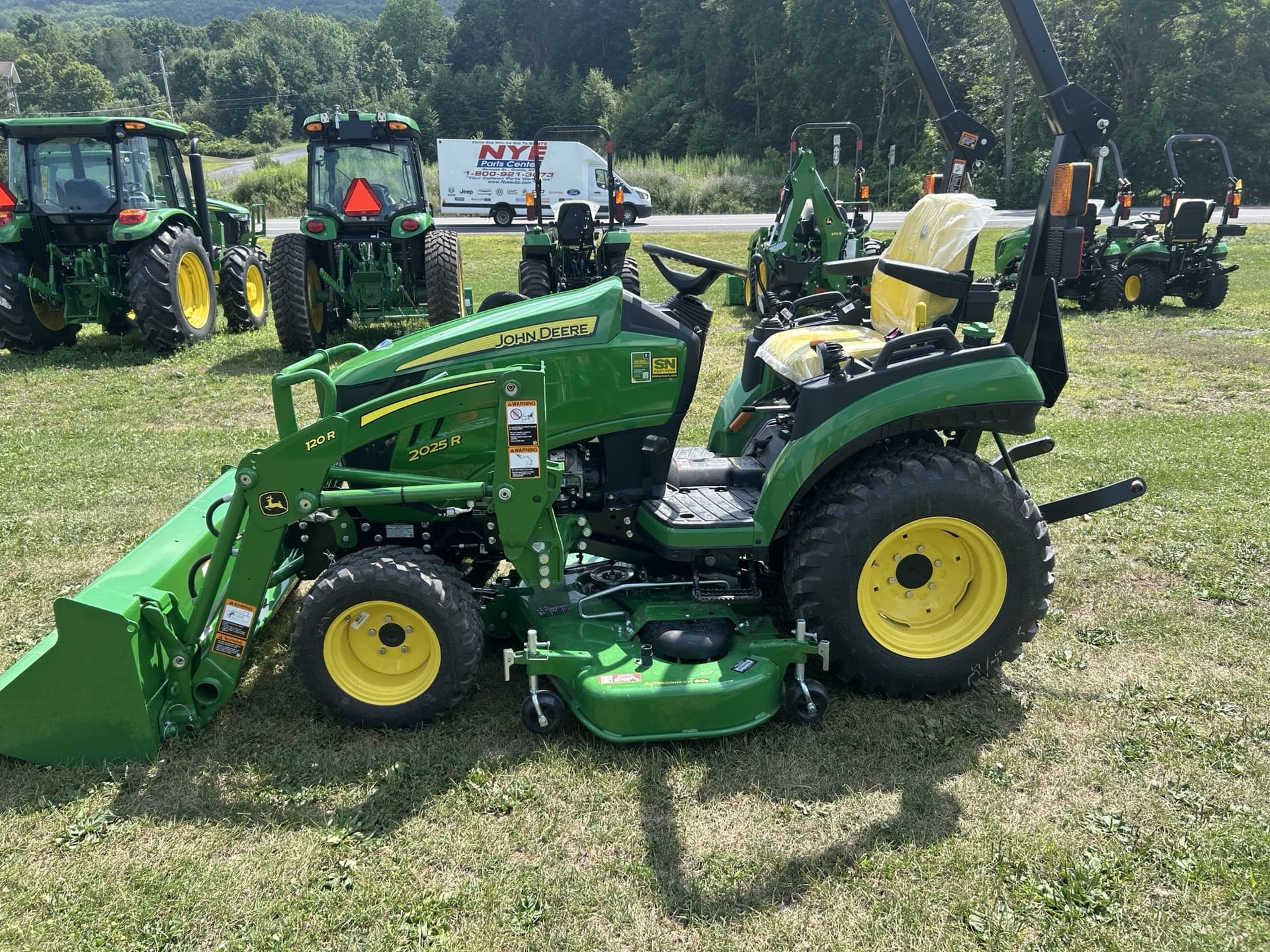 2025 John Deere 2025R Image