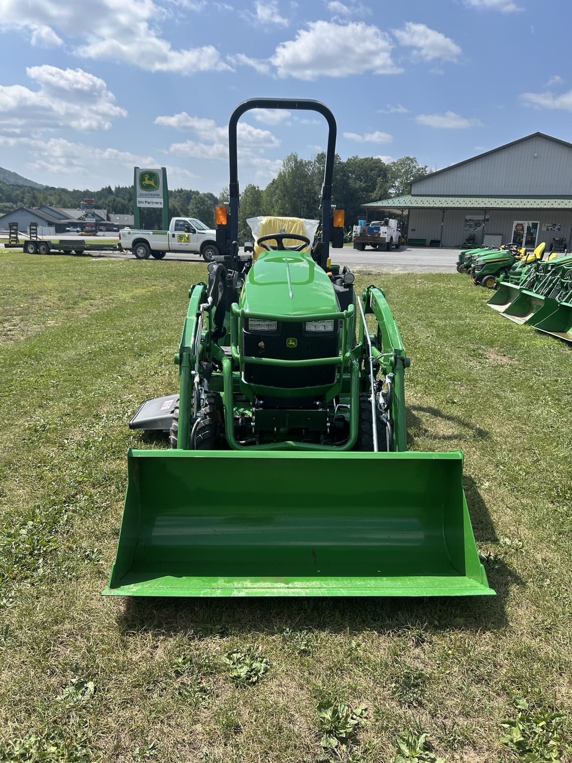2025 John Deere 2025R Image