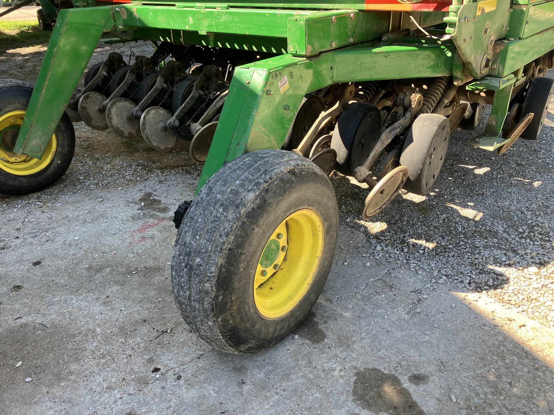 2005 John Deere 1590 Image