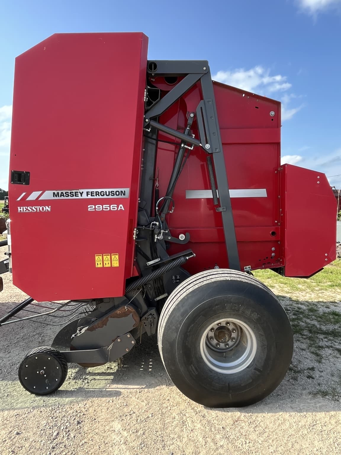 2017 Massey Ferguson 2956 Image