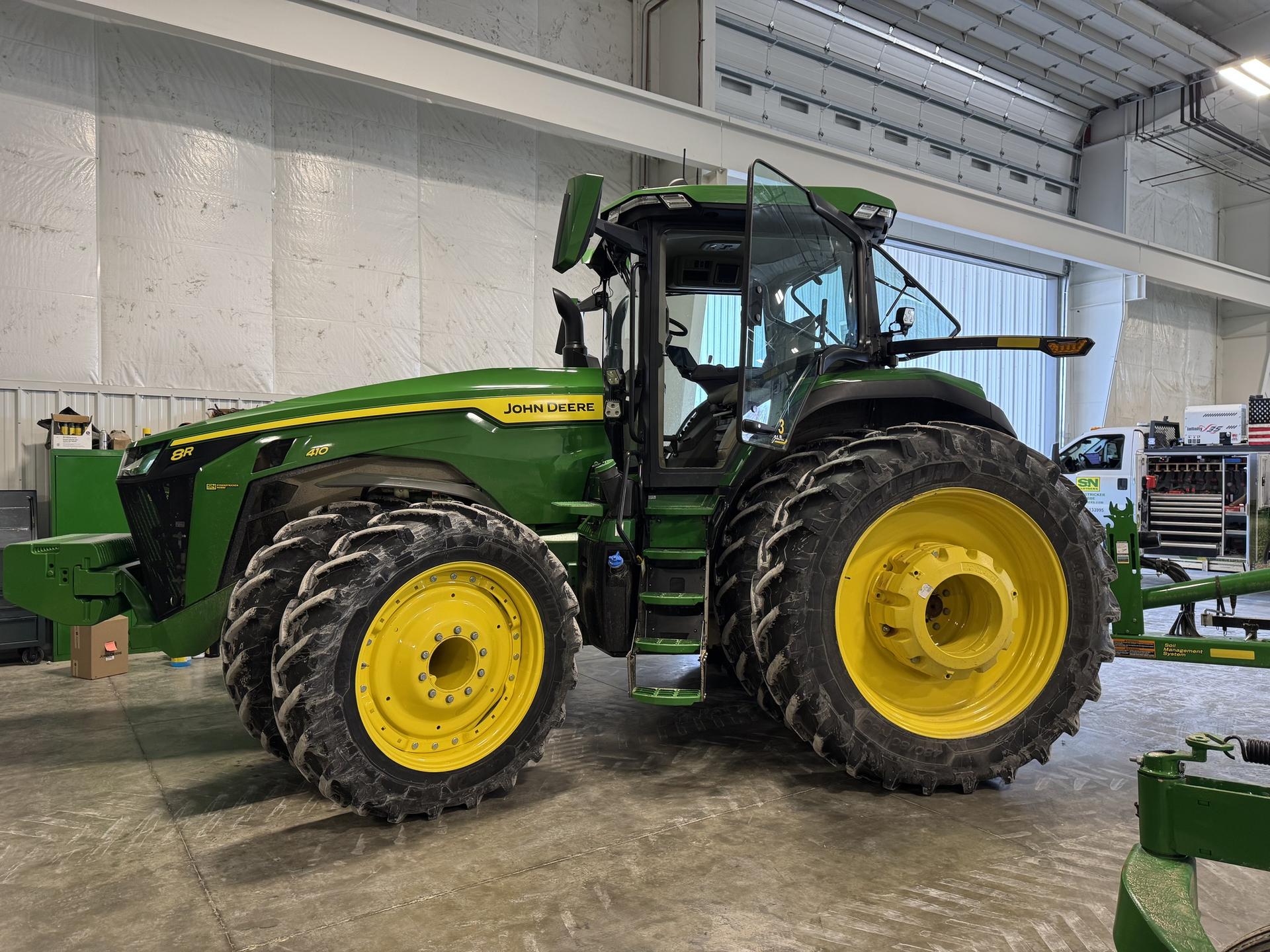 2024 John Deere 8R 410 Image