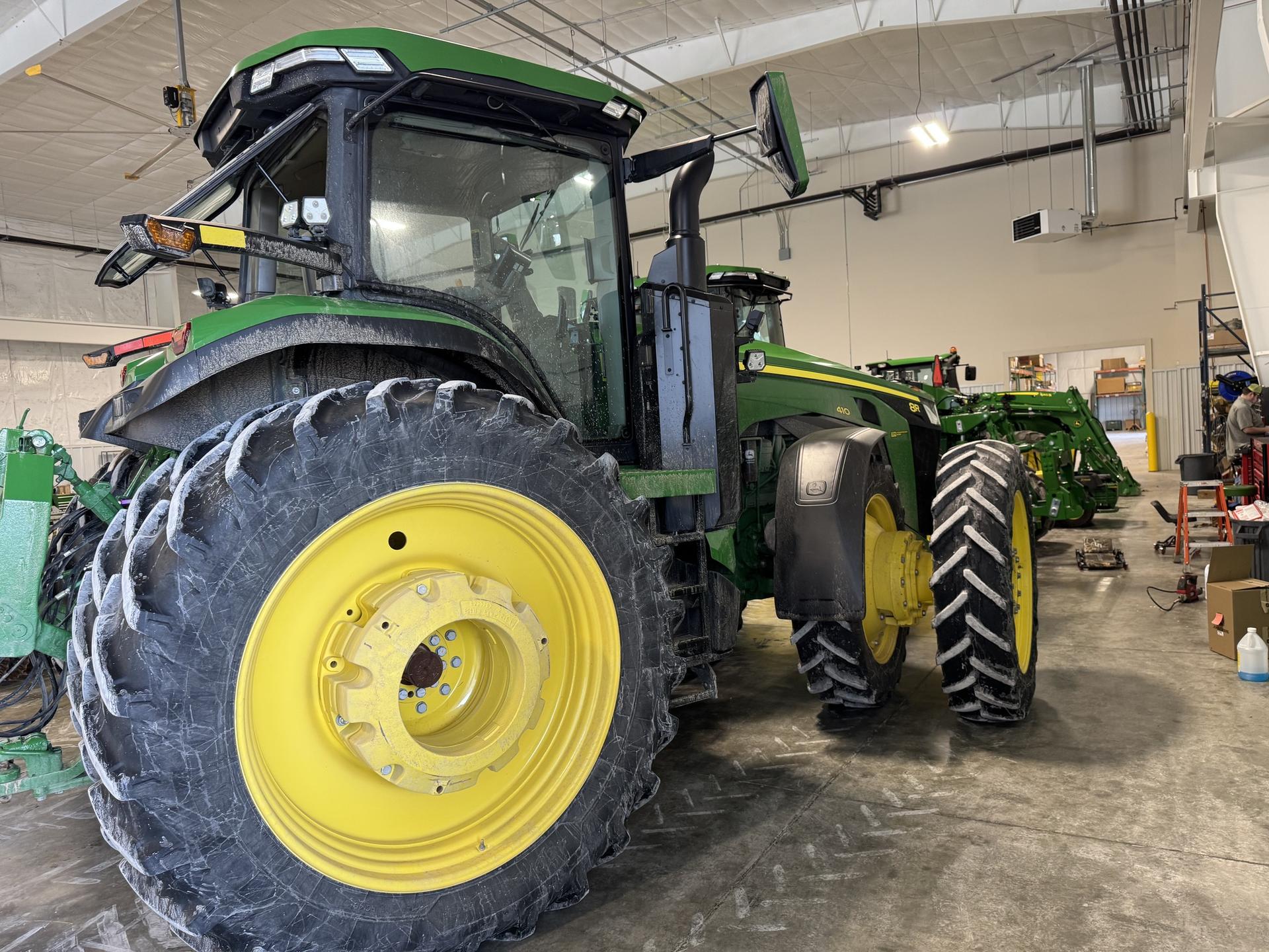 2024 John Deere 8R 410 Image