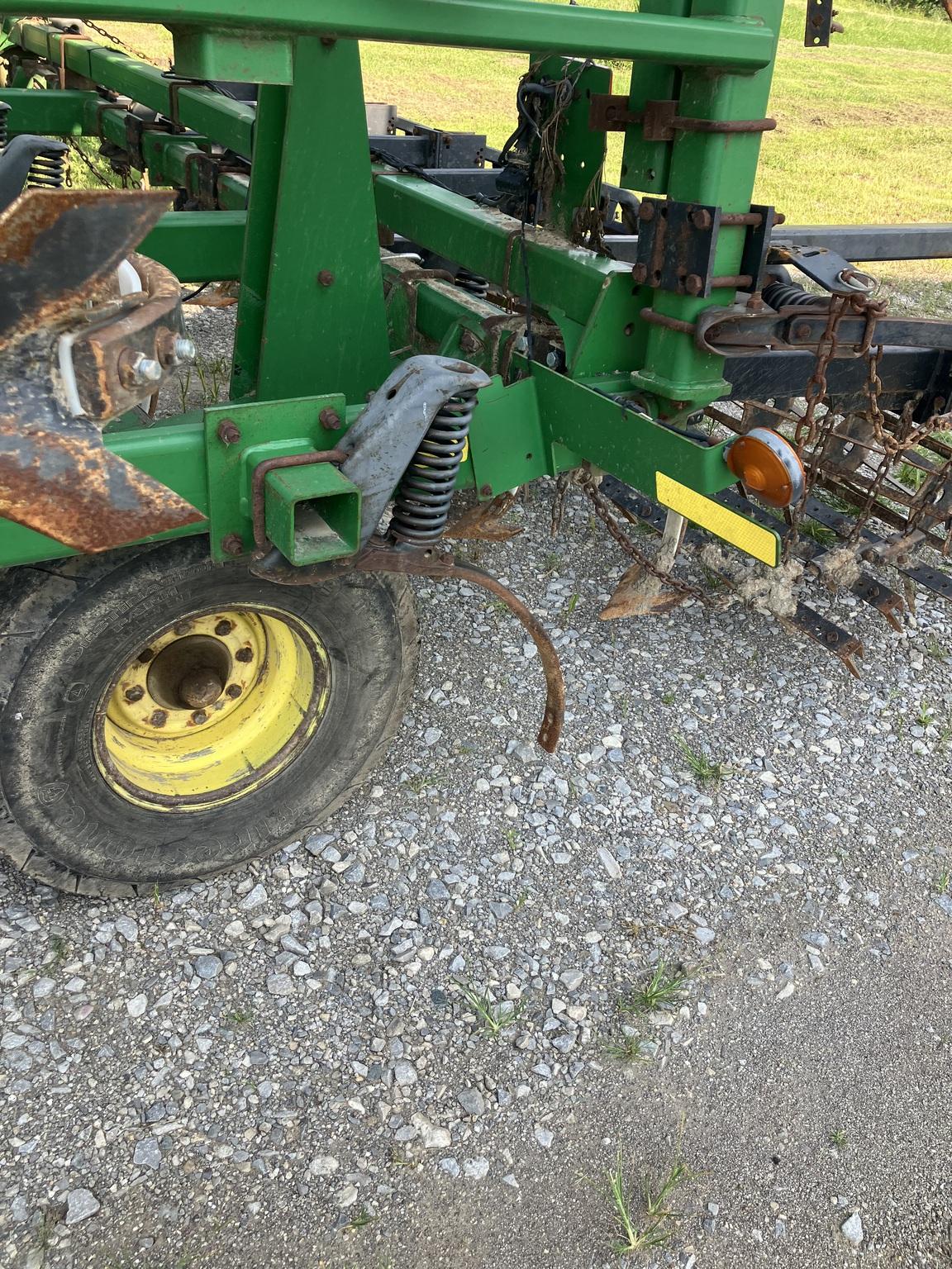 2005 John Deere 2210 Image