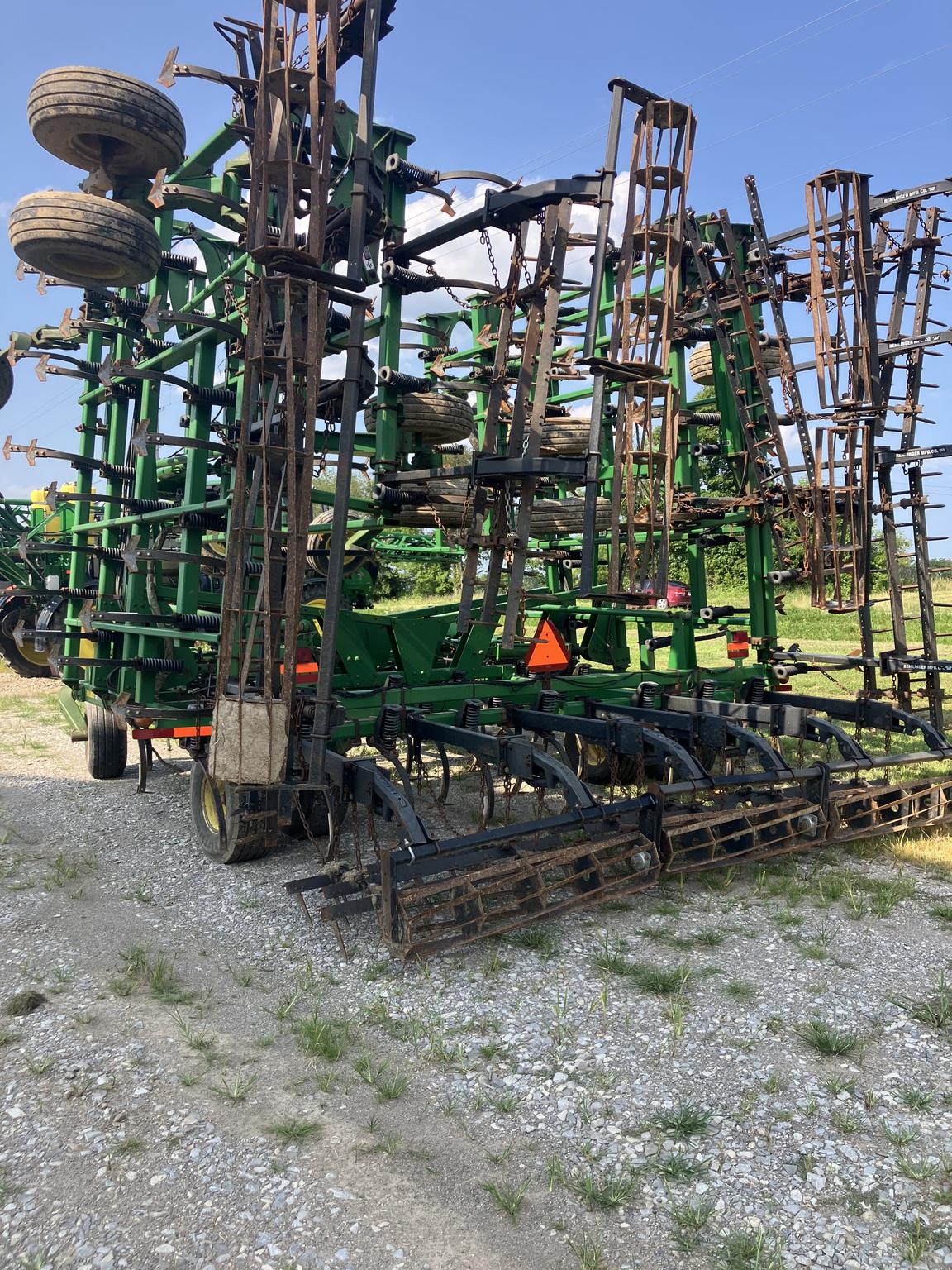 2005 John Deere 2210 Image
