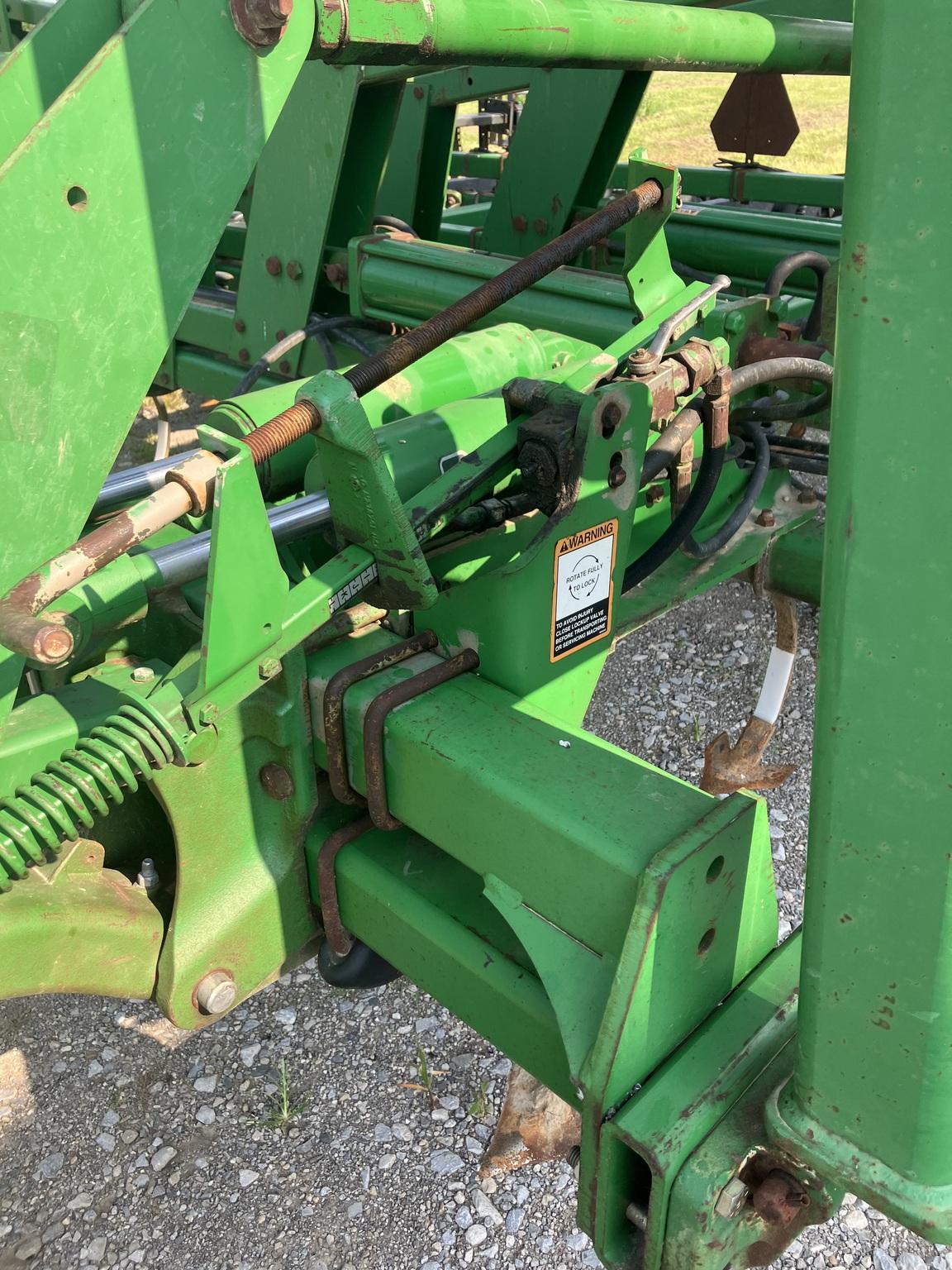 2005 John Deere 2210 Image