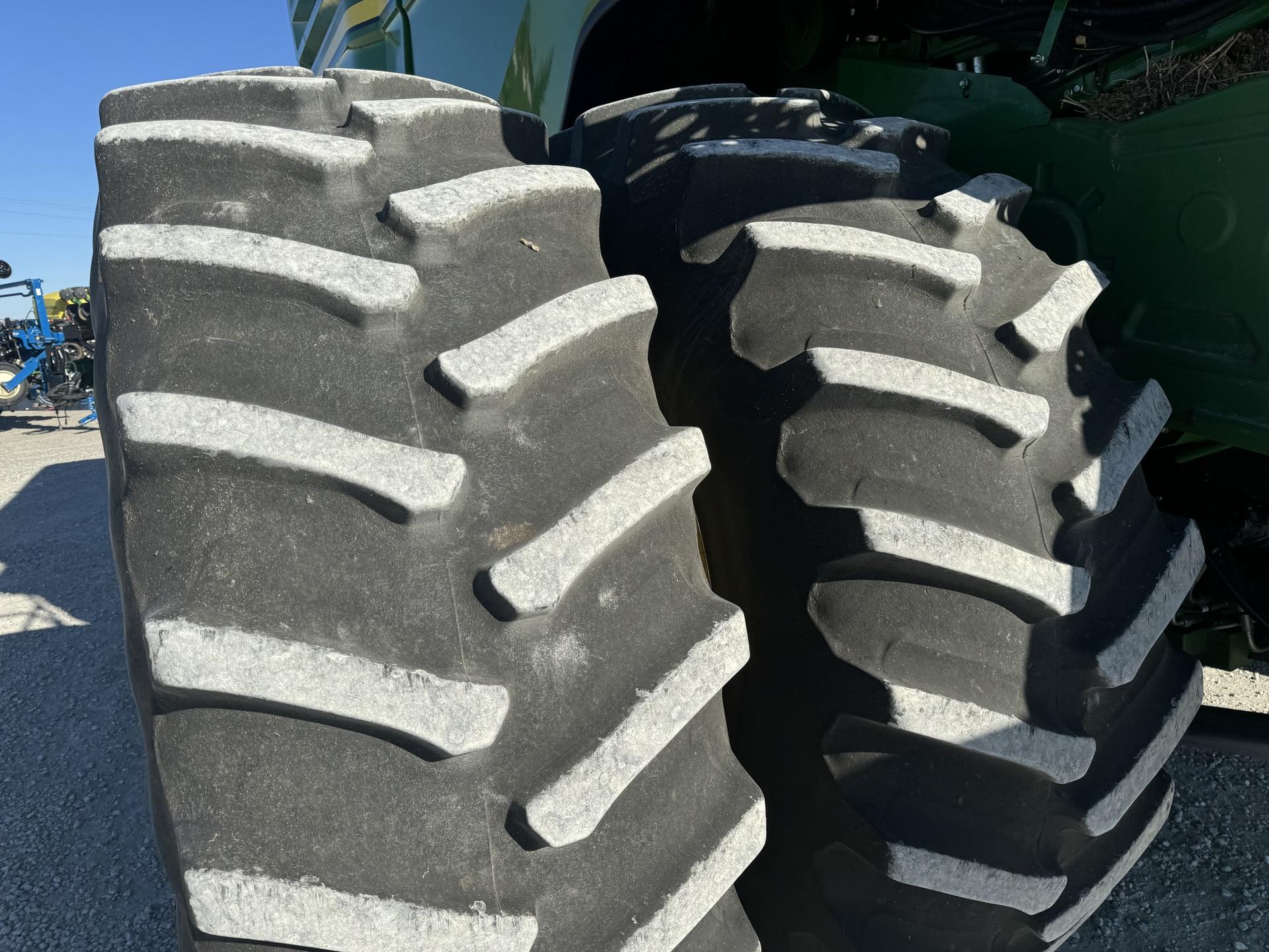 2022 John Deere X9 1000 Image