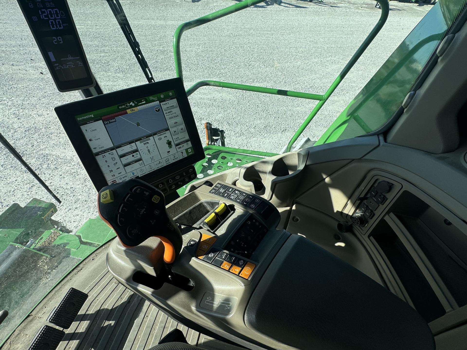 2022 John Deere X9 1000 Image