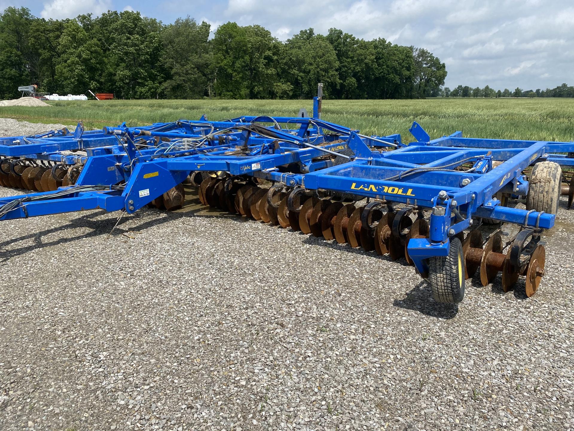 2011 Landoll 7431 Image