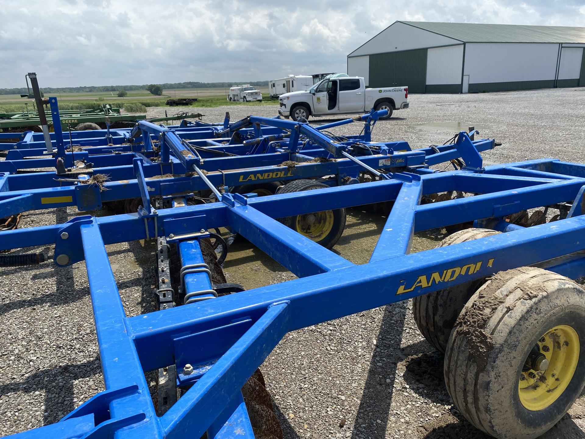 2011 Landoll 7431 Image