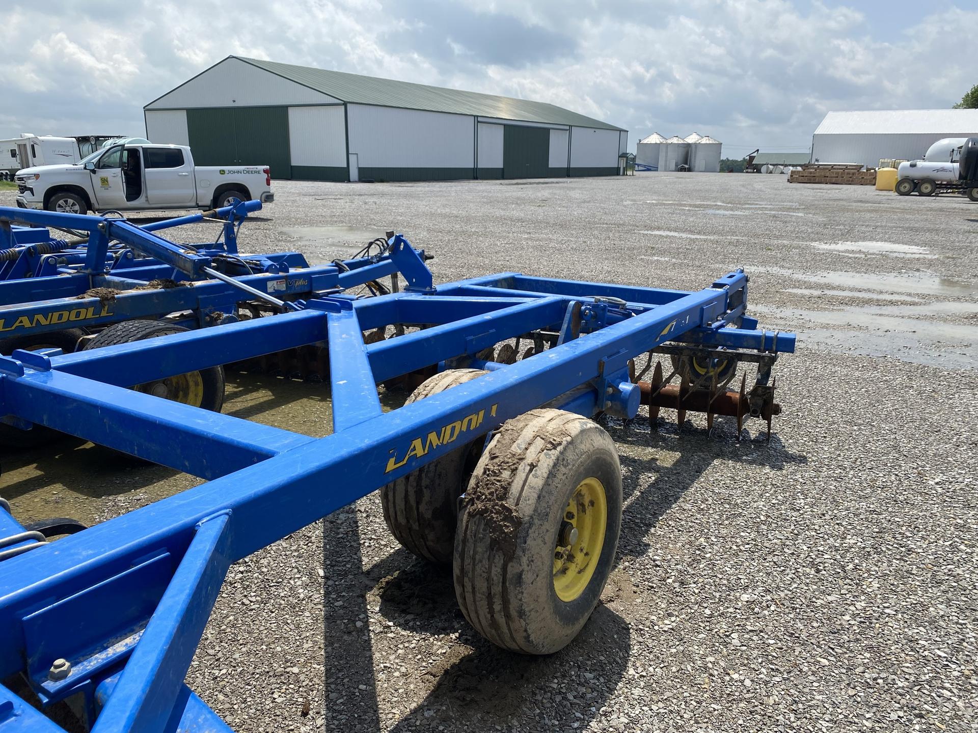 2011 Landoll 7431 Image